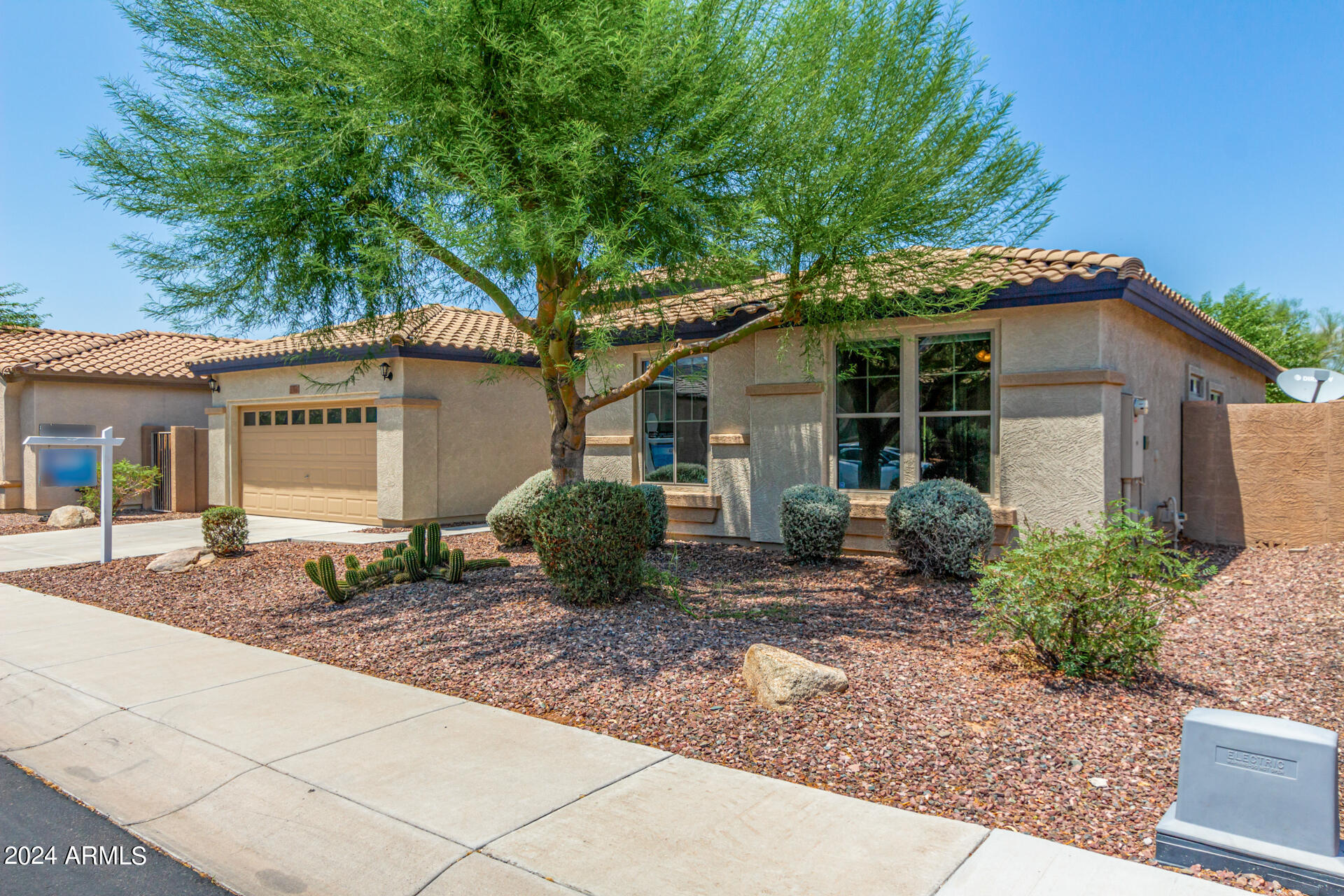 2318 W KACHINA Trail