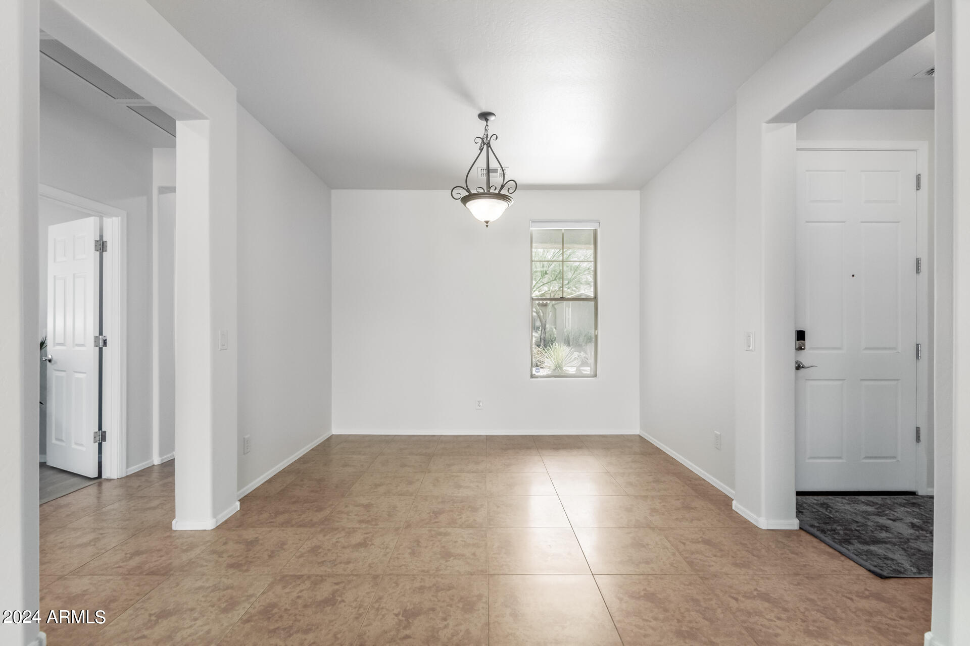 2318 W KACHINA Trail