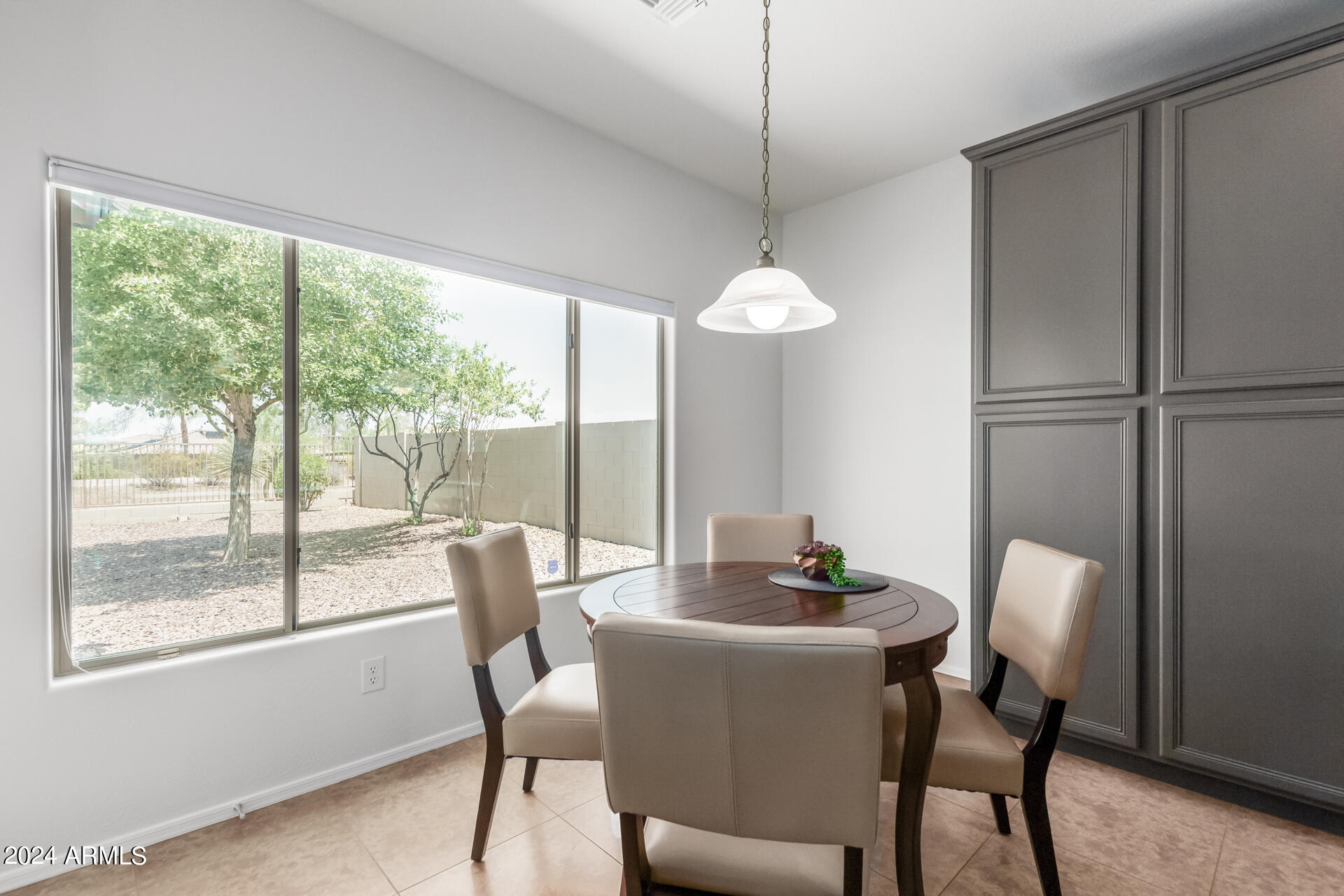 2318 W KACHINA Trail