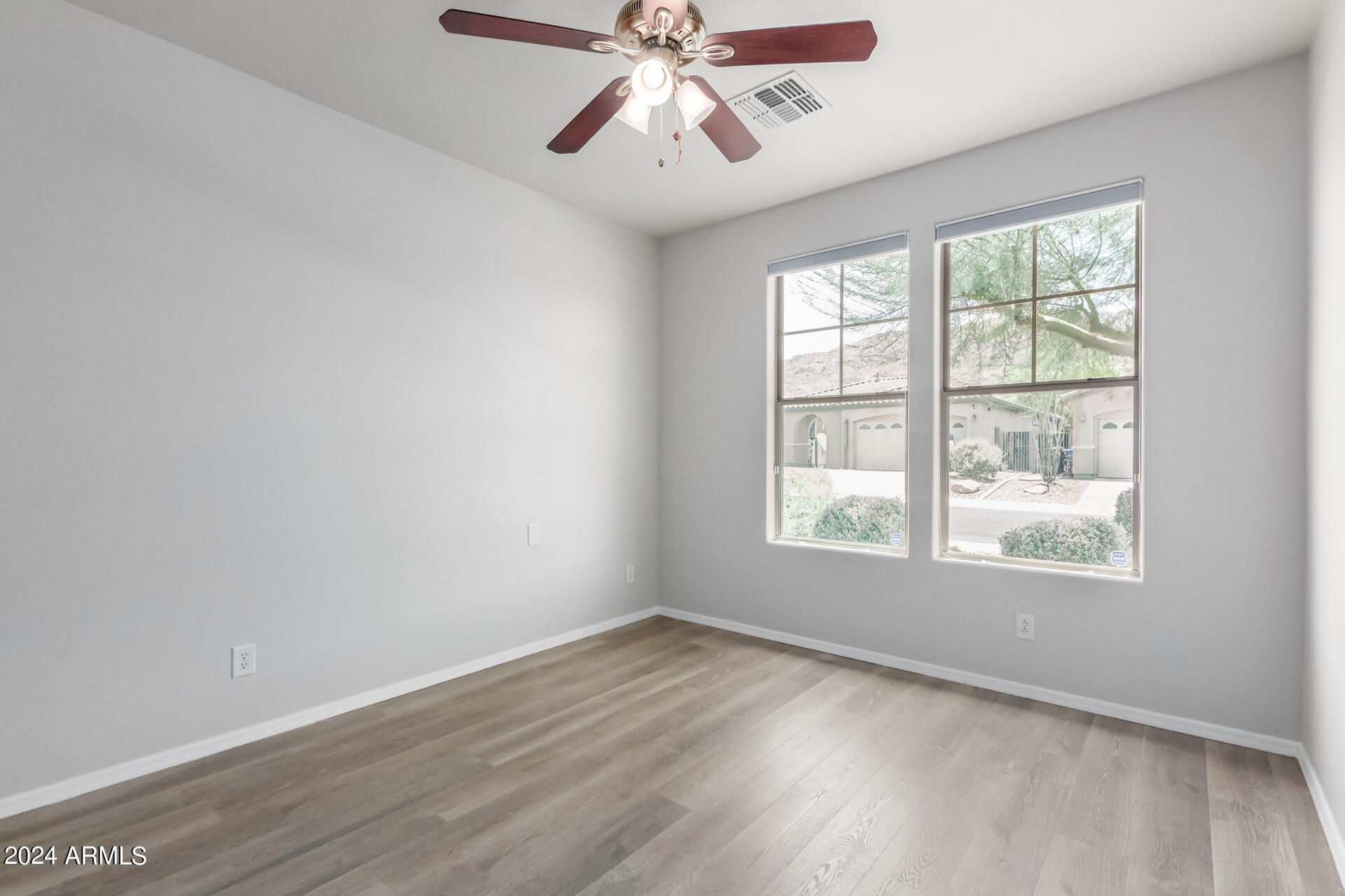 2318 W KACHINA Trail