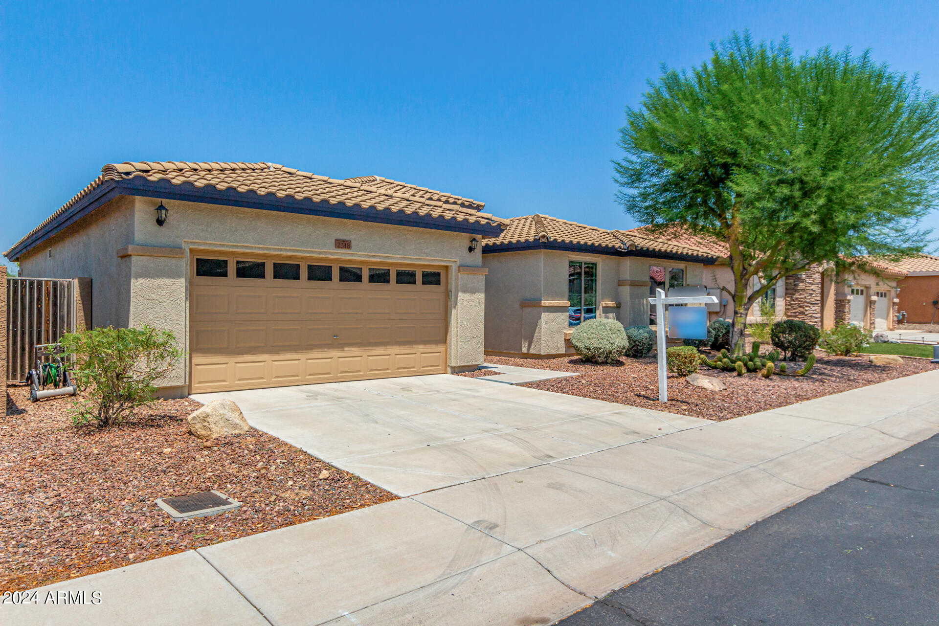 2318 W KACHINA Trail