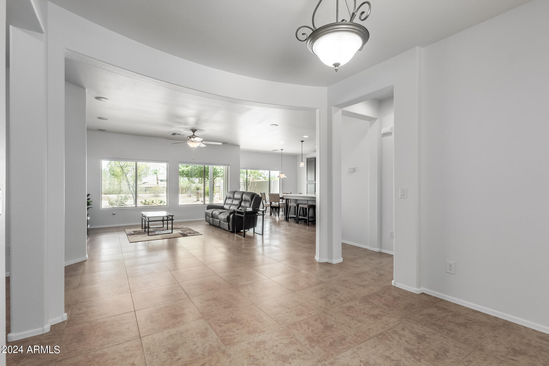 2318 W KACHINA Trail