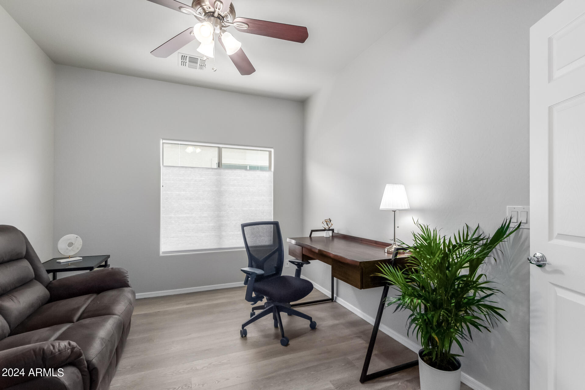 2318 W KACHINA Trail