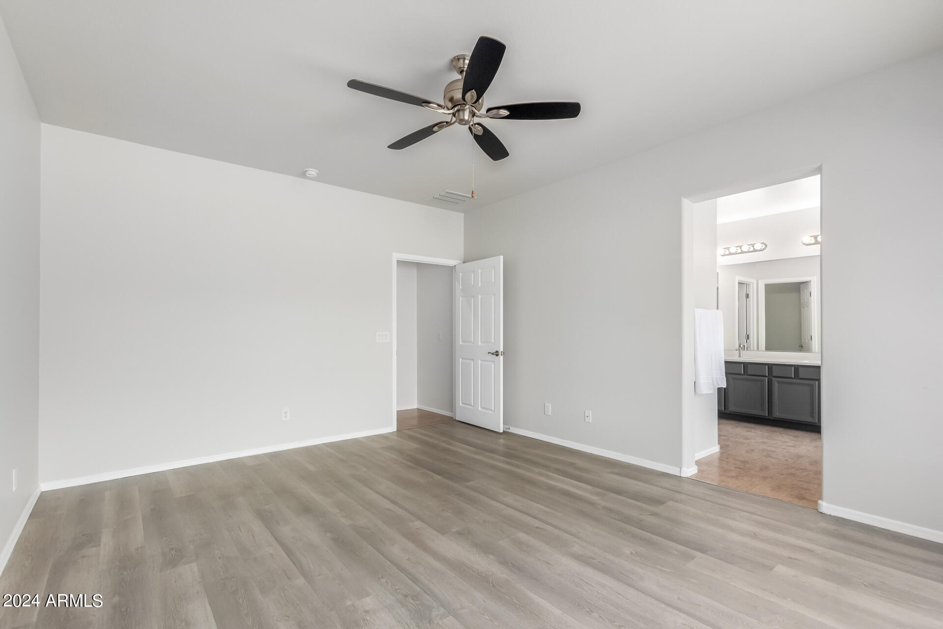 2318 W KACHINA Trail