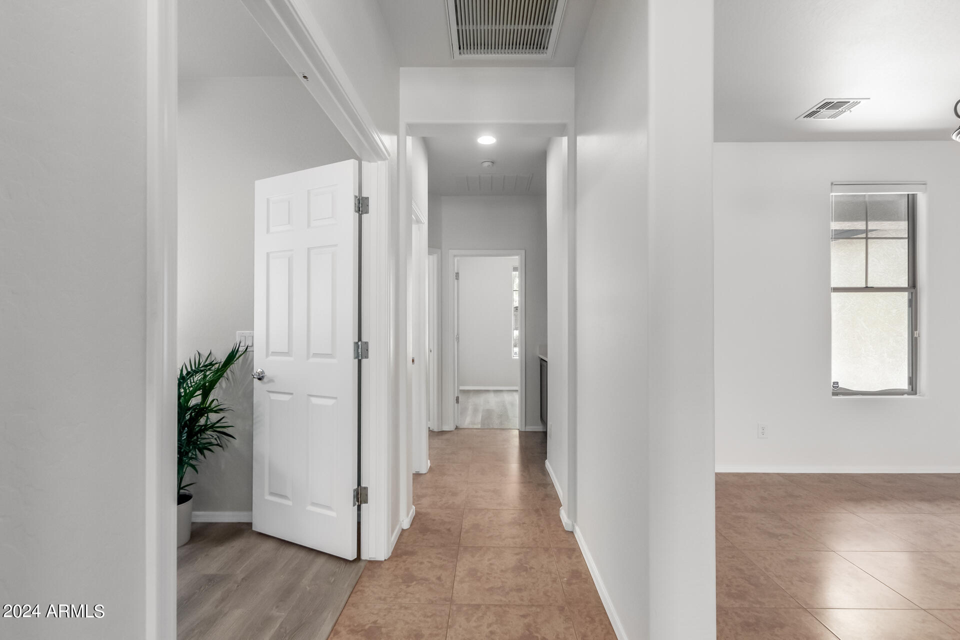 2318 W KACHINA Trail