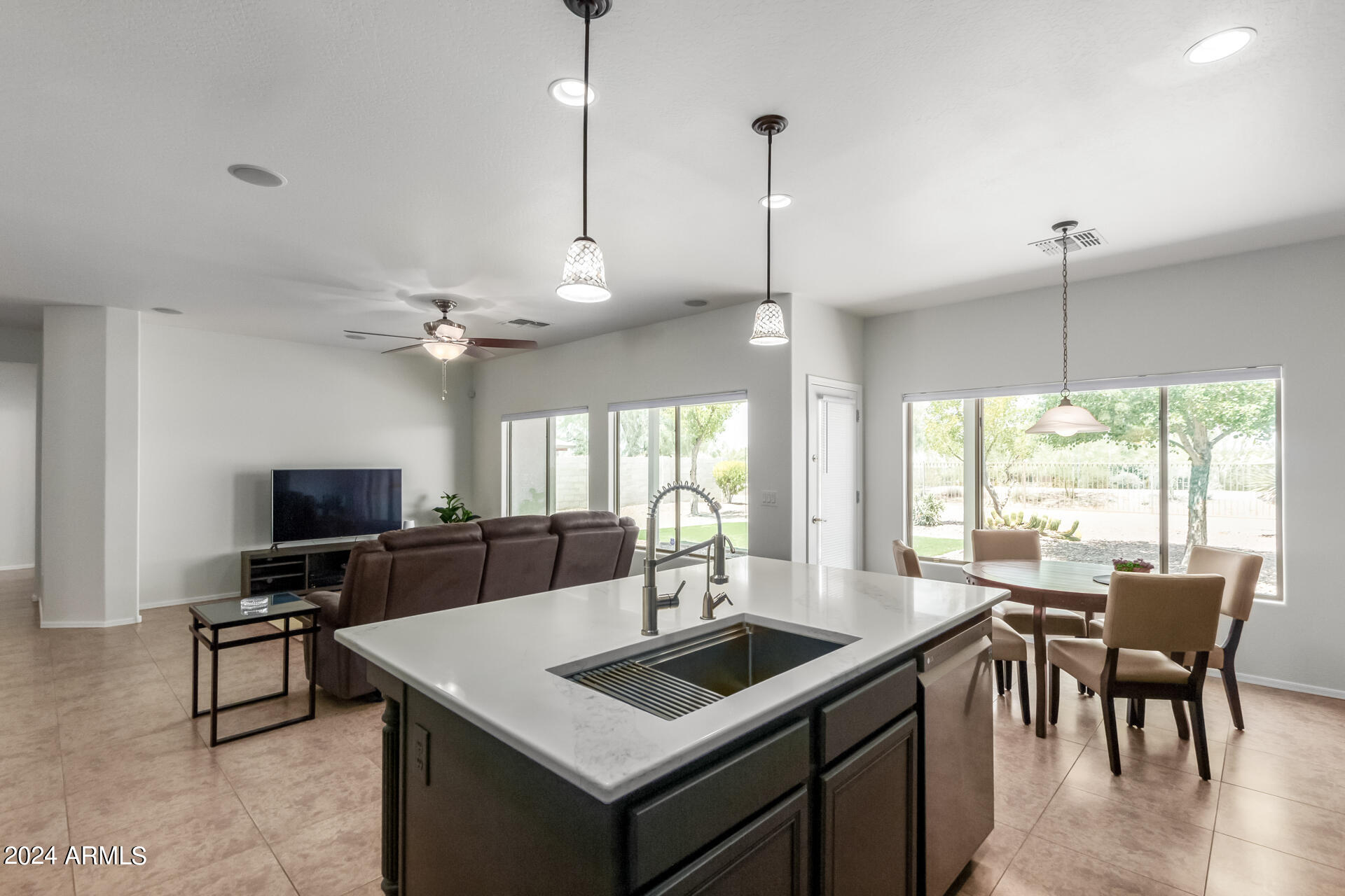 2318 W KACHINA Trail
