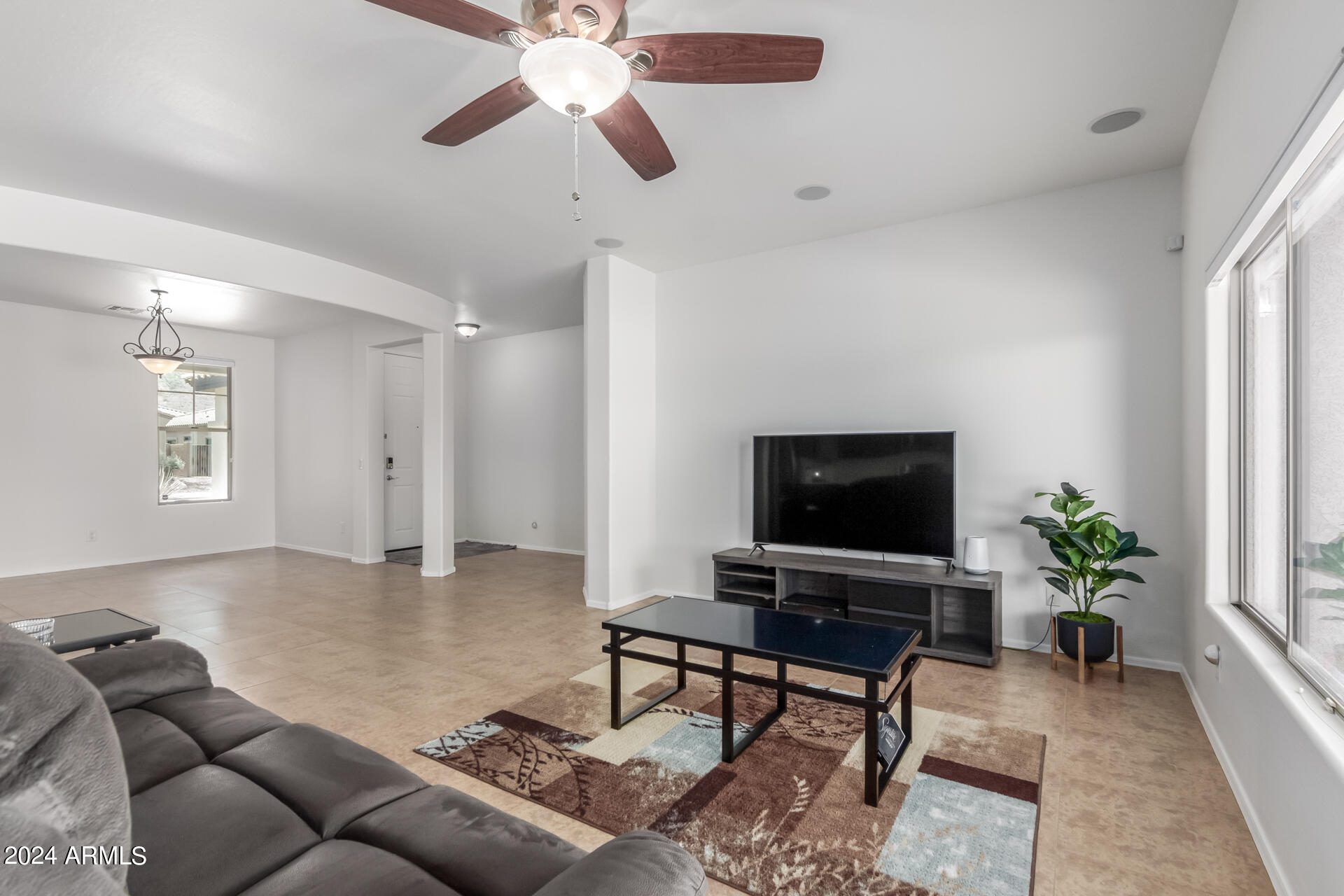 2318 W KACHINA Trail
