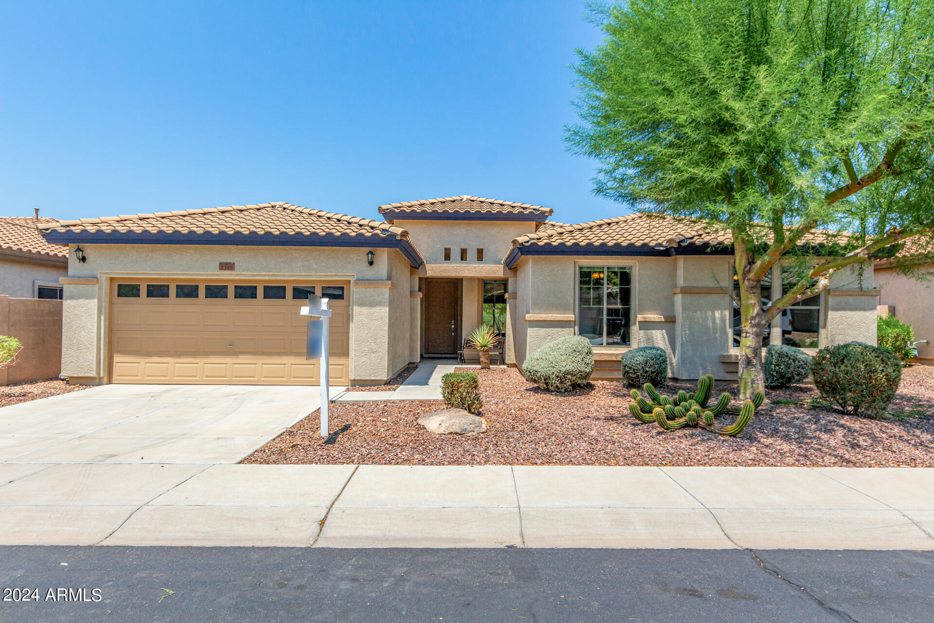 2318 W KACHINA Trail