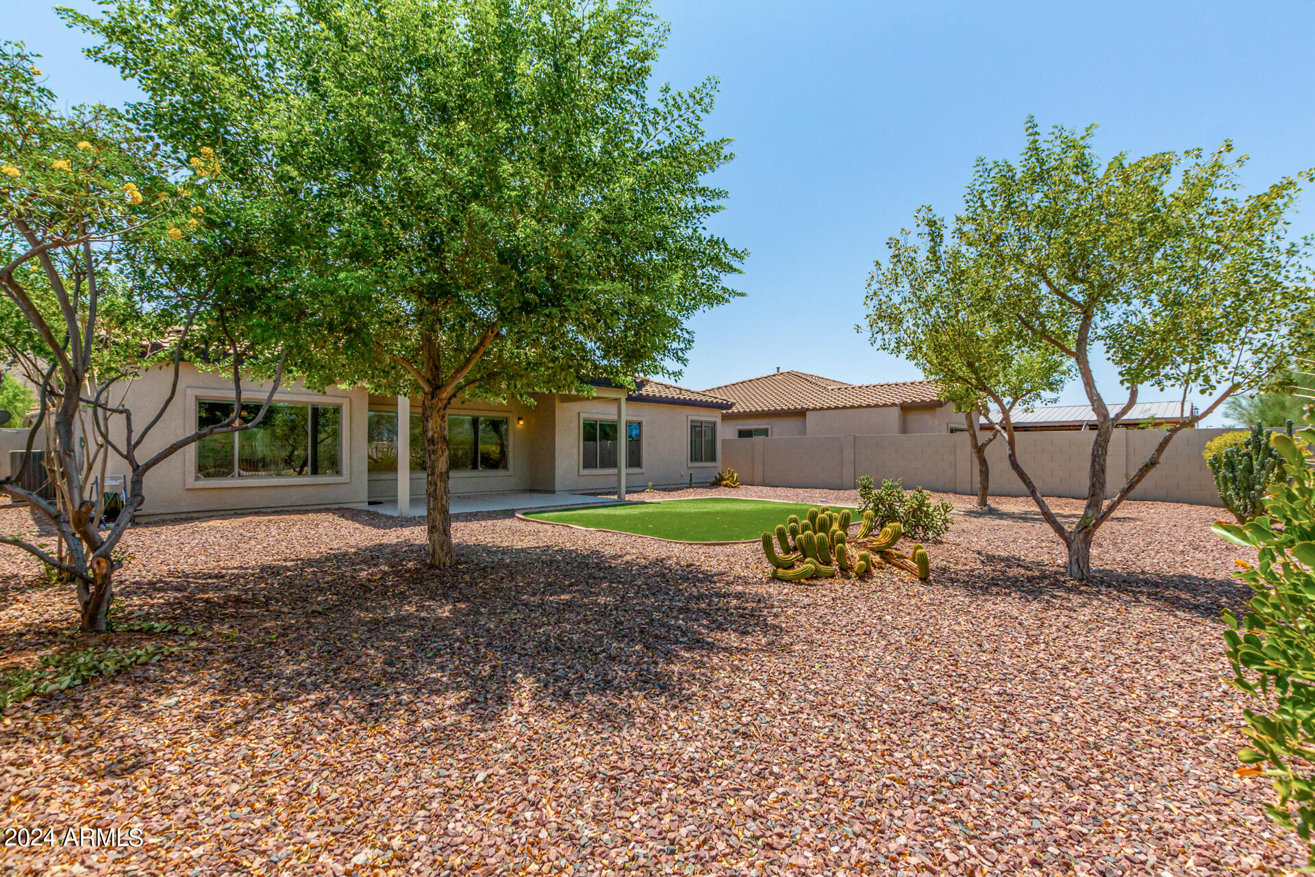 2318 W KACHINA Trail