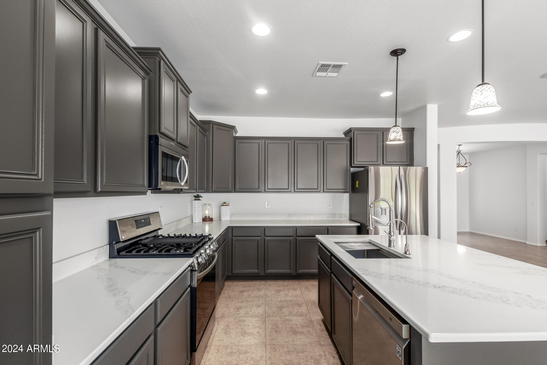 2318 W KACHINA Trail
