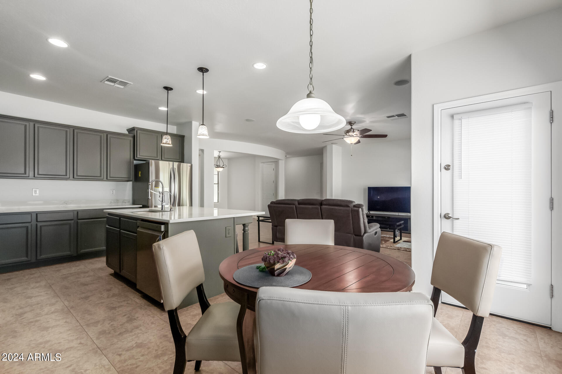 2318 W KACHINA Trail