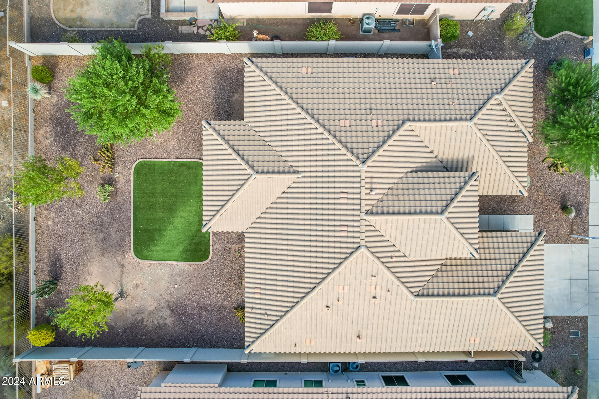 2318 W KACHINA Trail