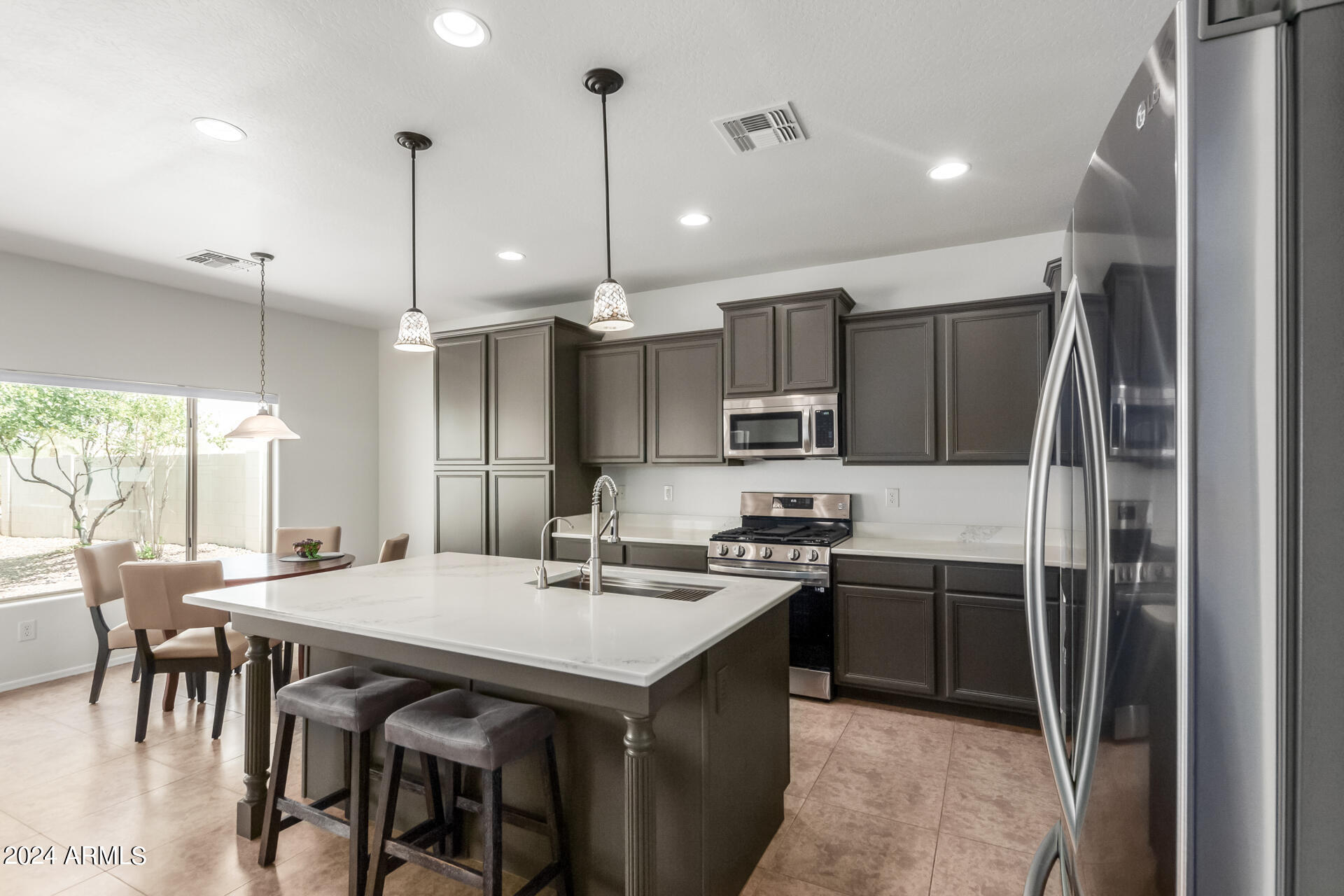 2318 W KACHINA Trail