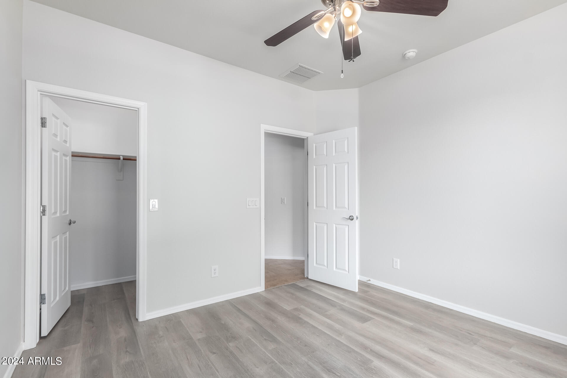 2318 W KACHINA Trail