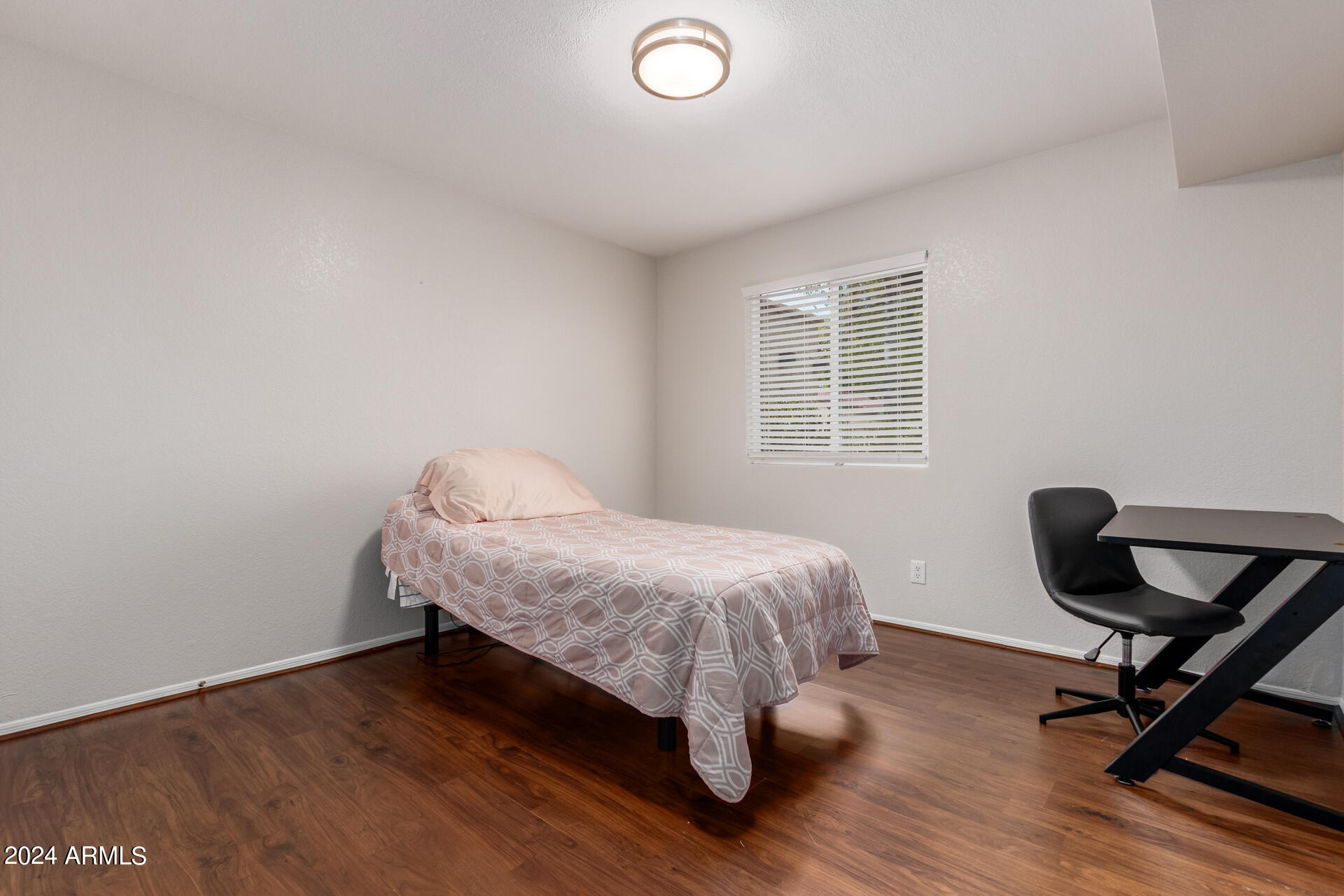 1231 E BLUEBELL Lane