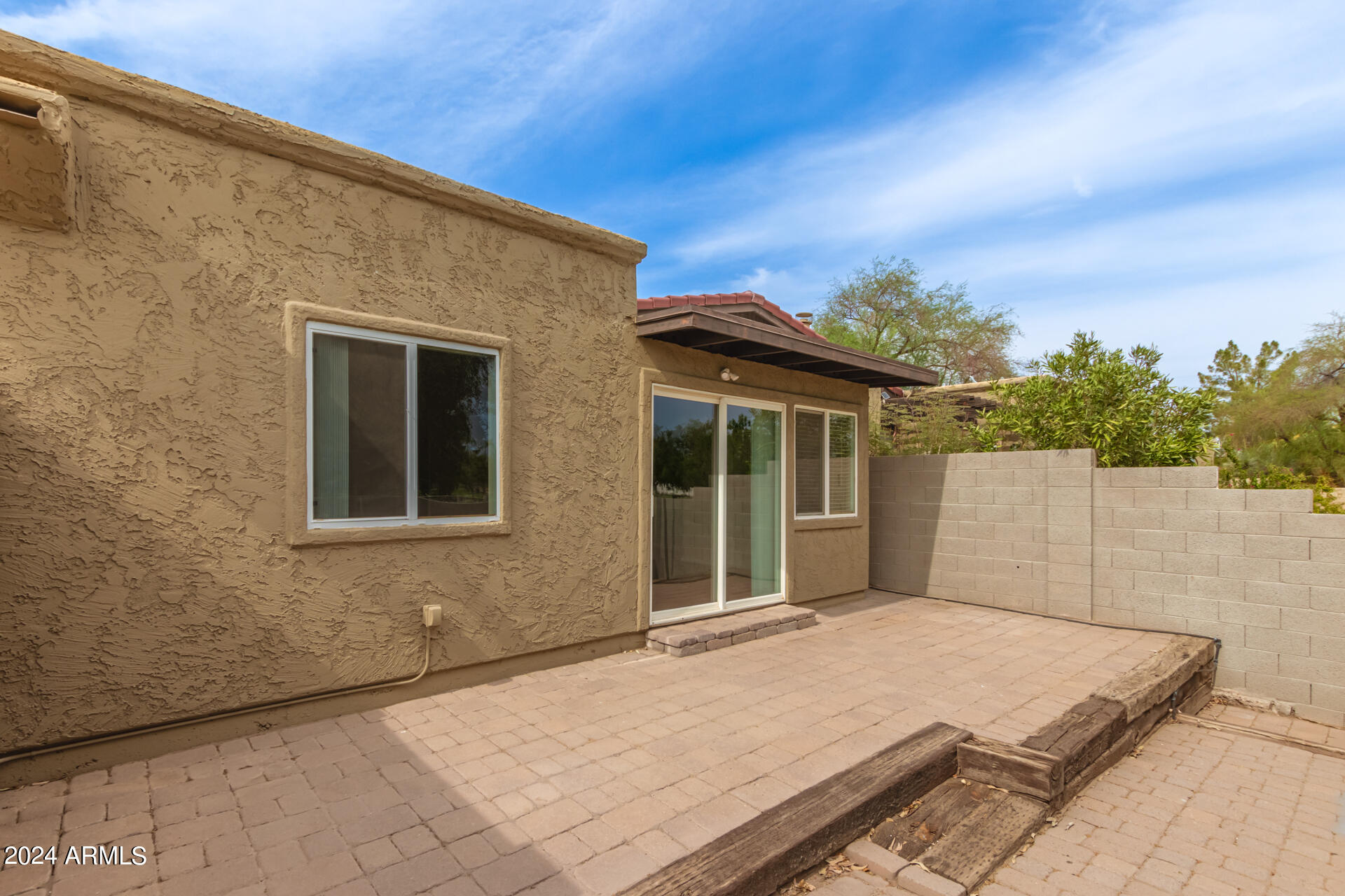 1231 E BLUEBELL Lane