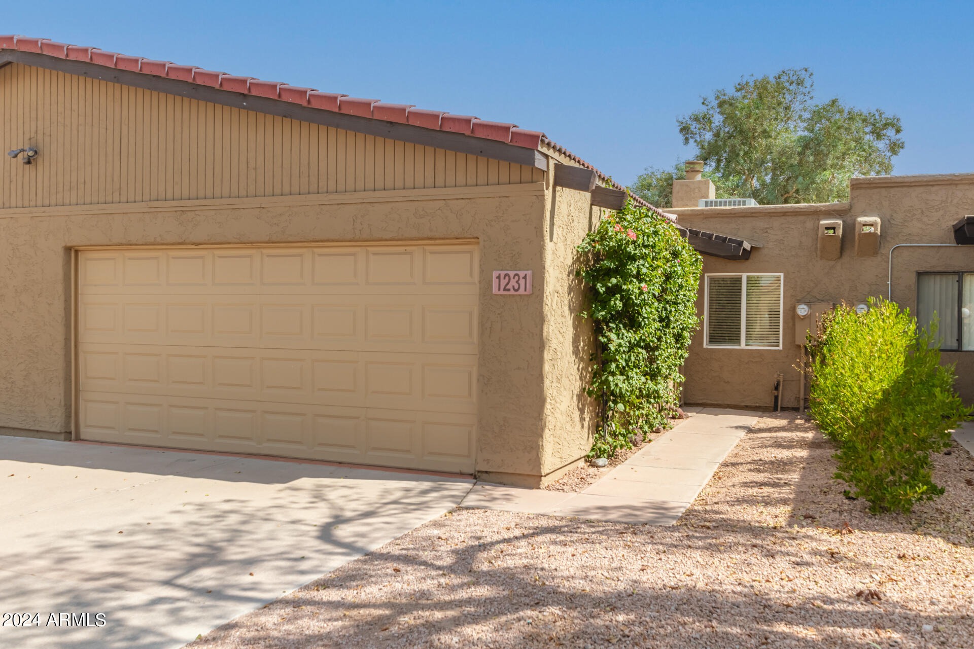1231 E BLUEBELL Lane