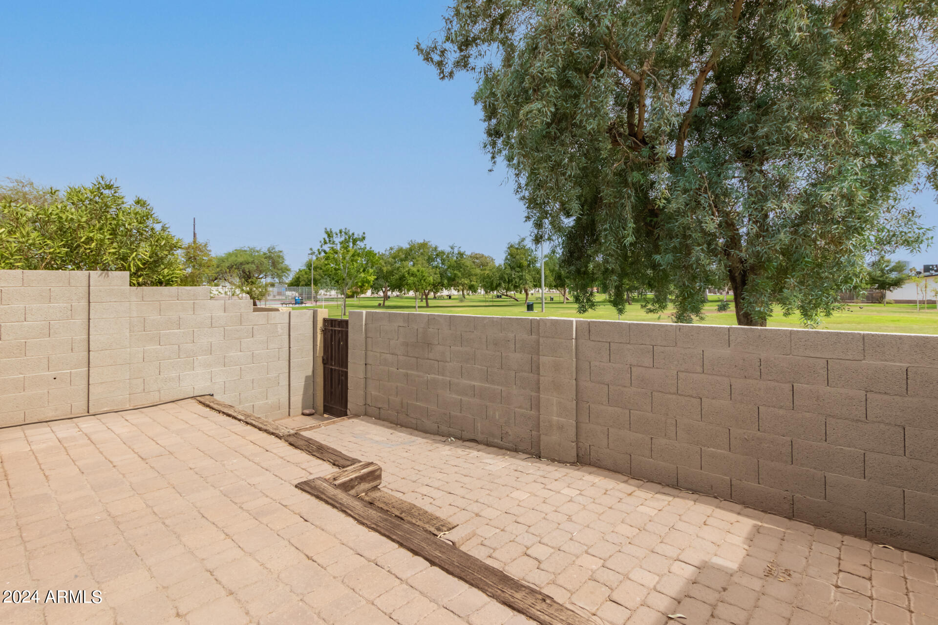 1231 E BLUEBELL Lane