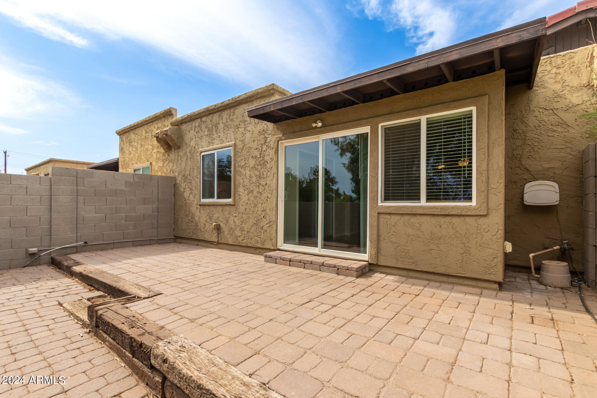 1231 E BLUEBELL Lane