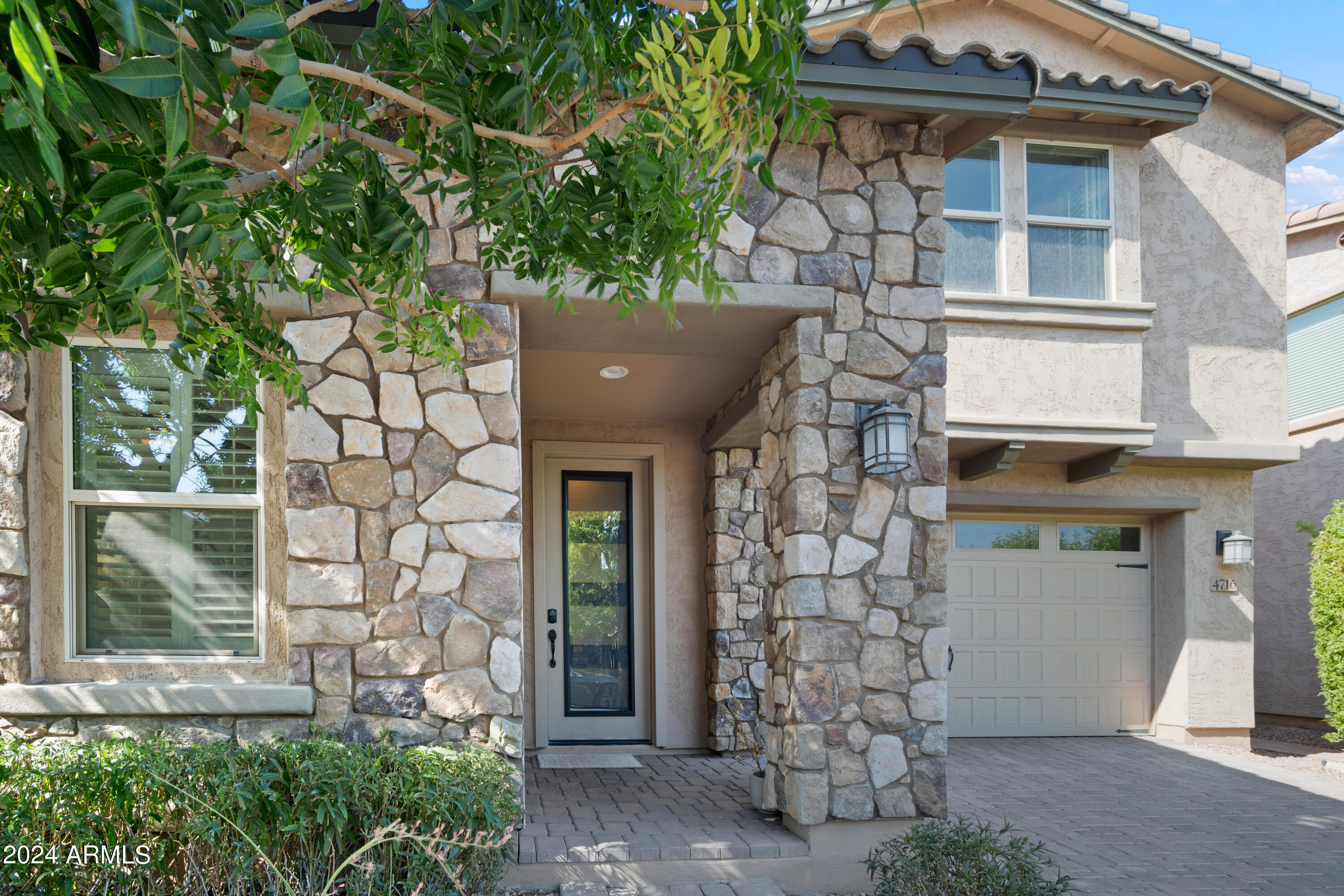 4716 E NOCONA Lane