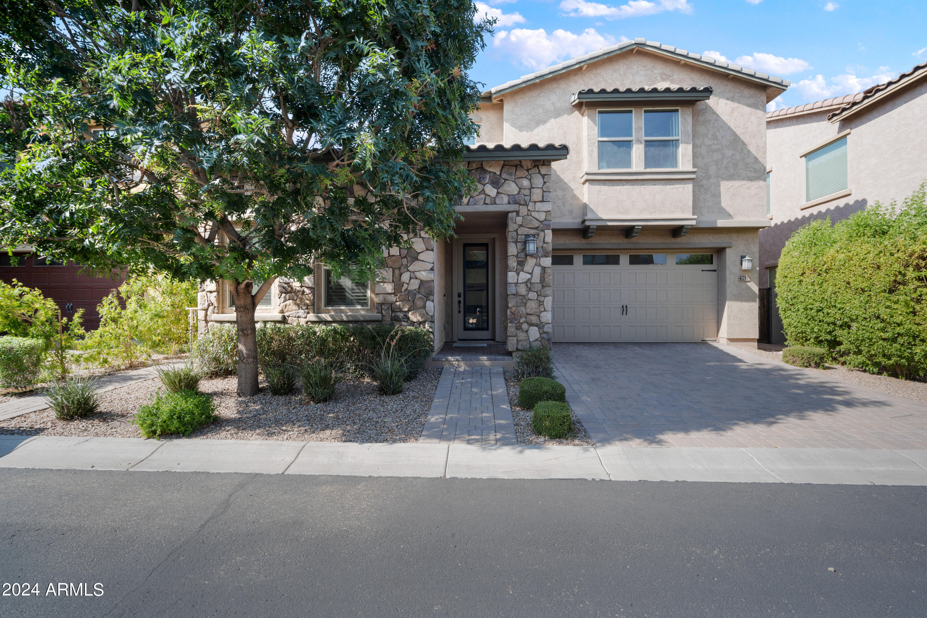 4716 E NOCONA Lane
