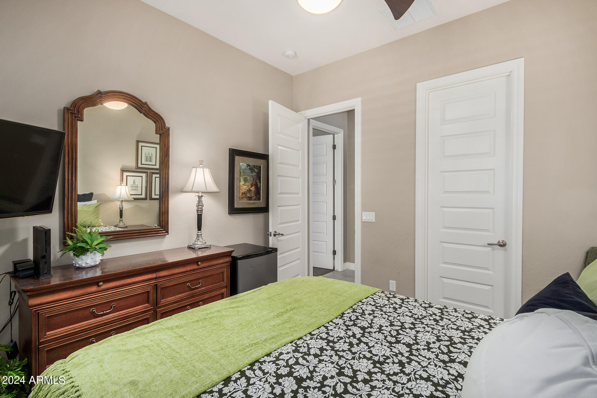 2868 E WILDHORSE Drive