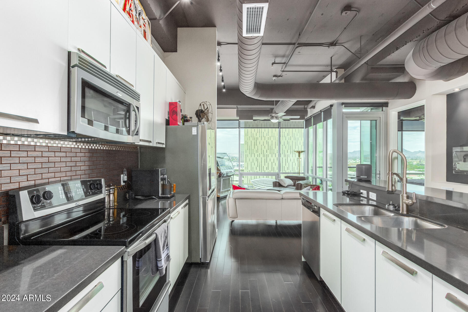 1 E LEXINGTON Avenue # 907