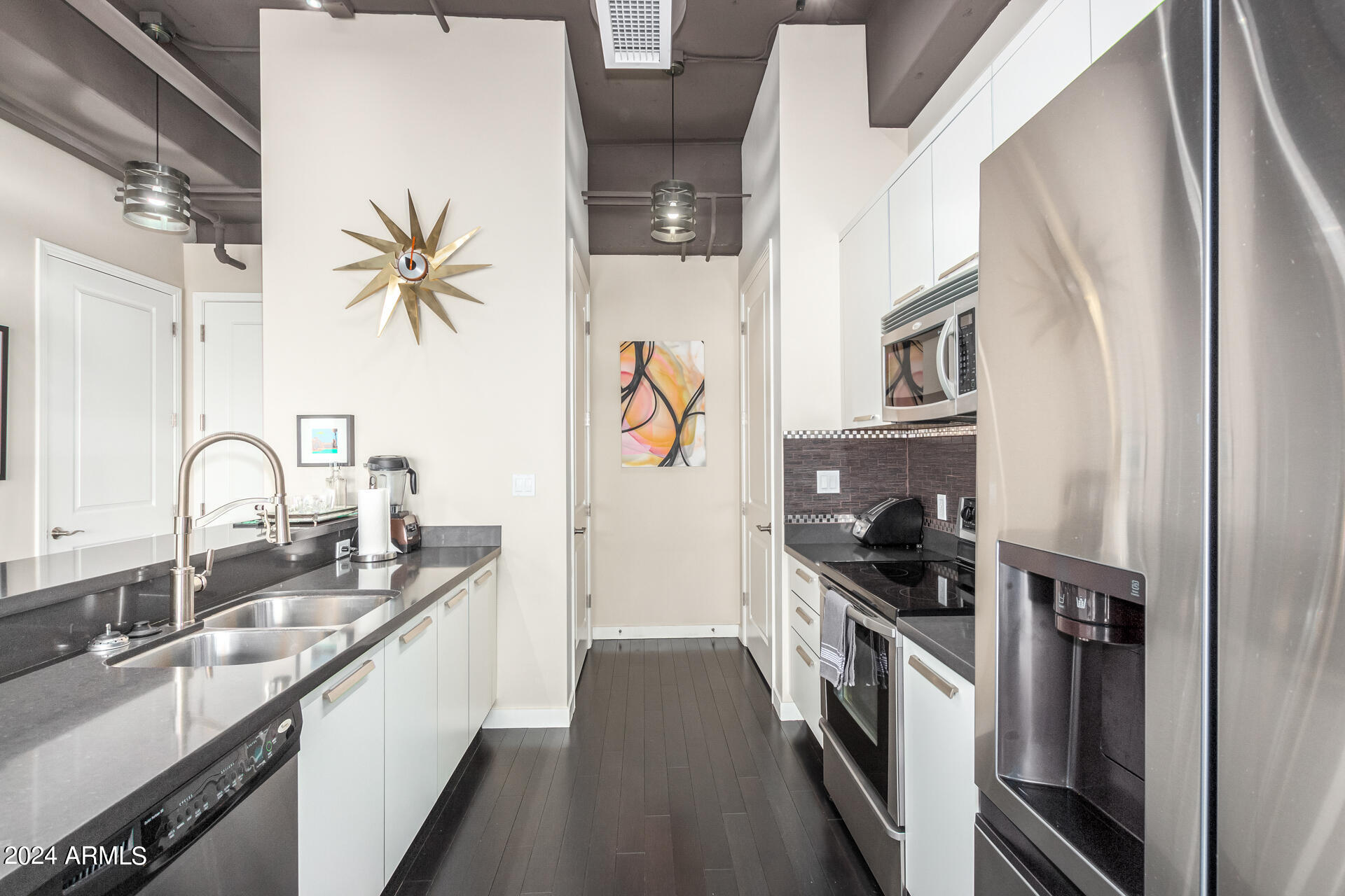 1 E LEXINGTON Avenue # 907