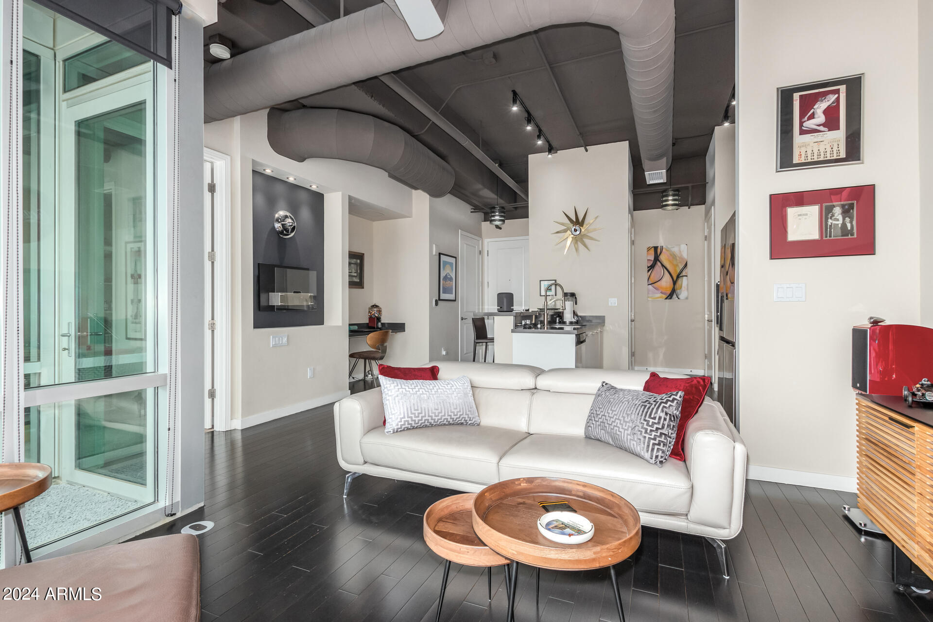 1 E LEXINGTON Avenue # 907