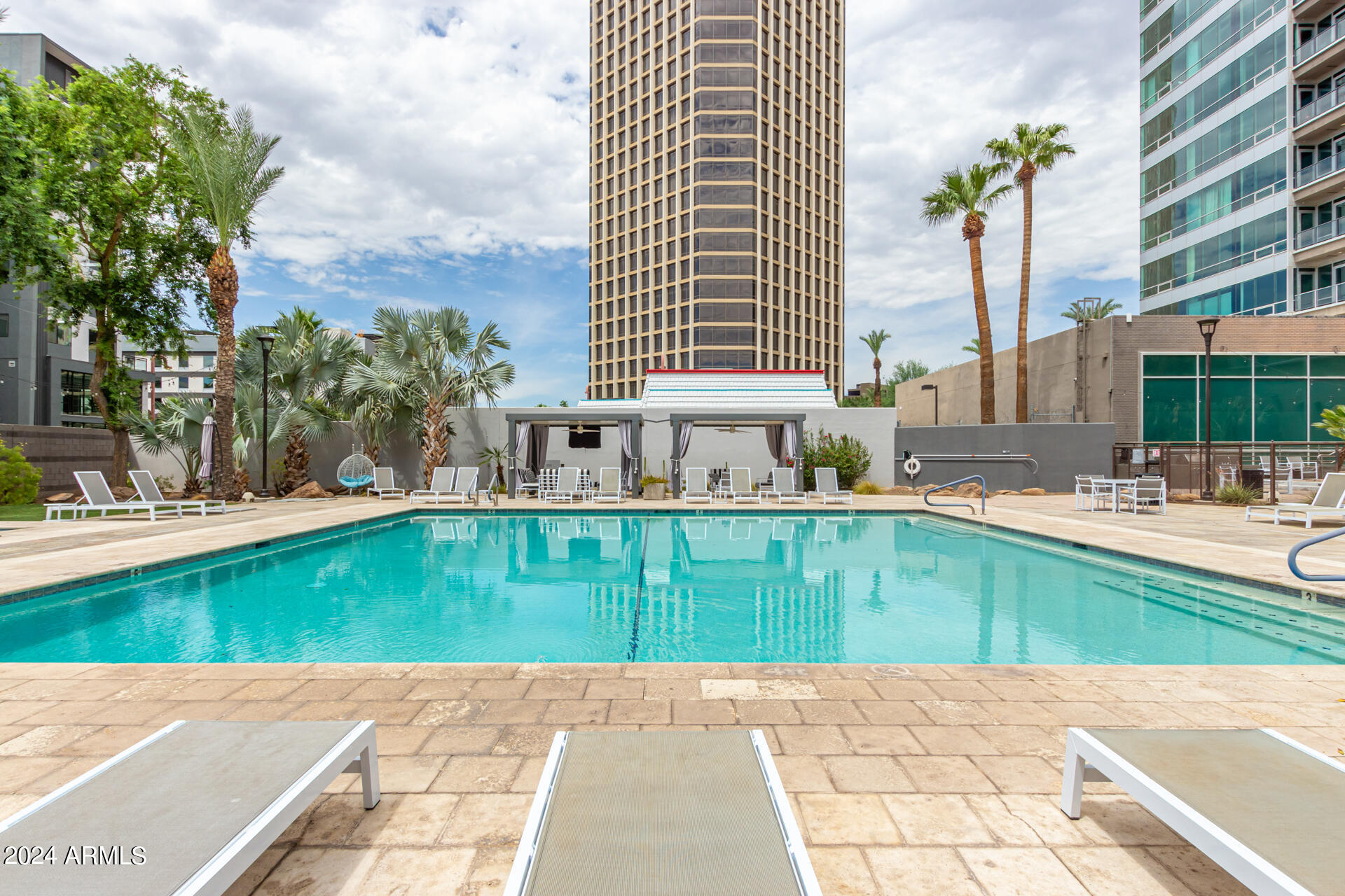 1 E LEXINGTON Avenue # 907