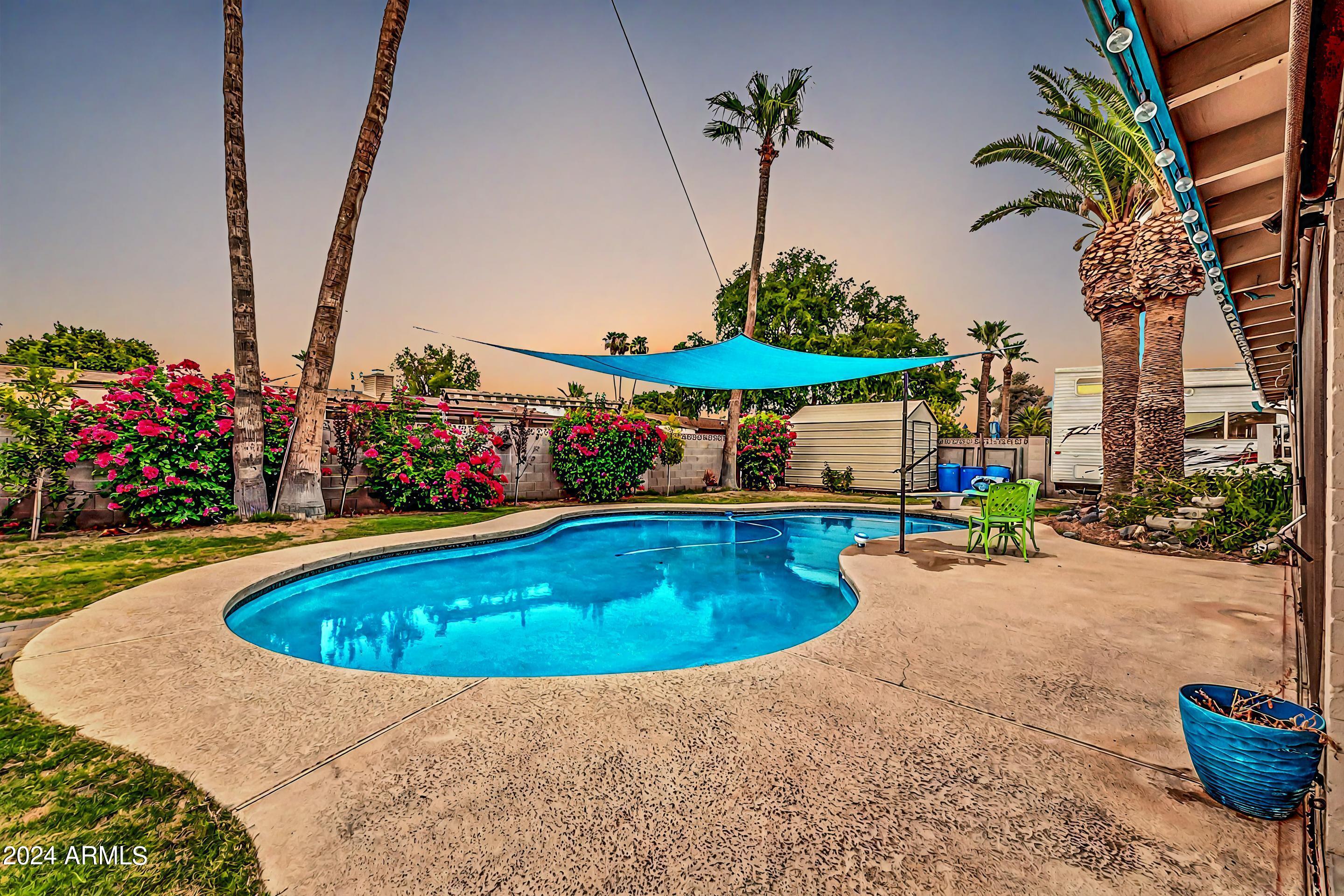 1618 E GREENWAY Street