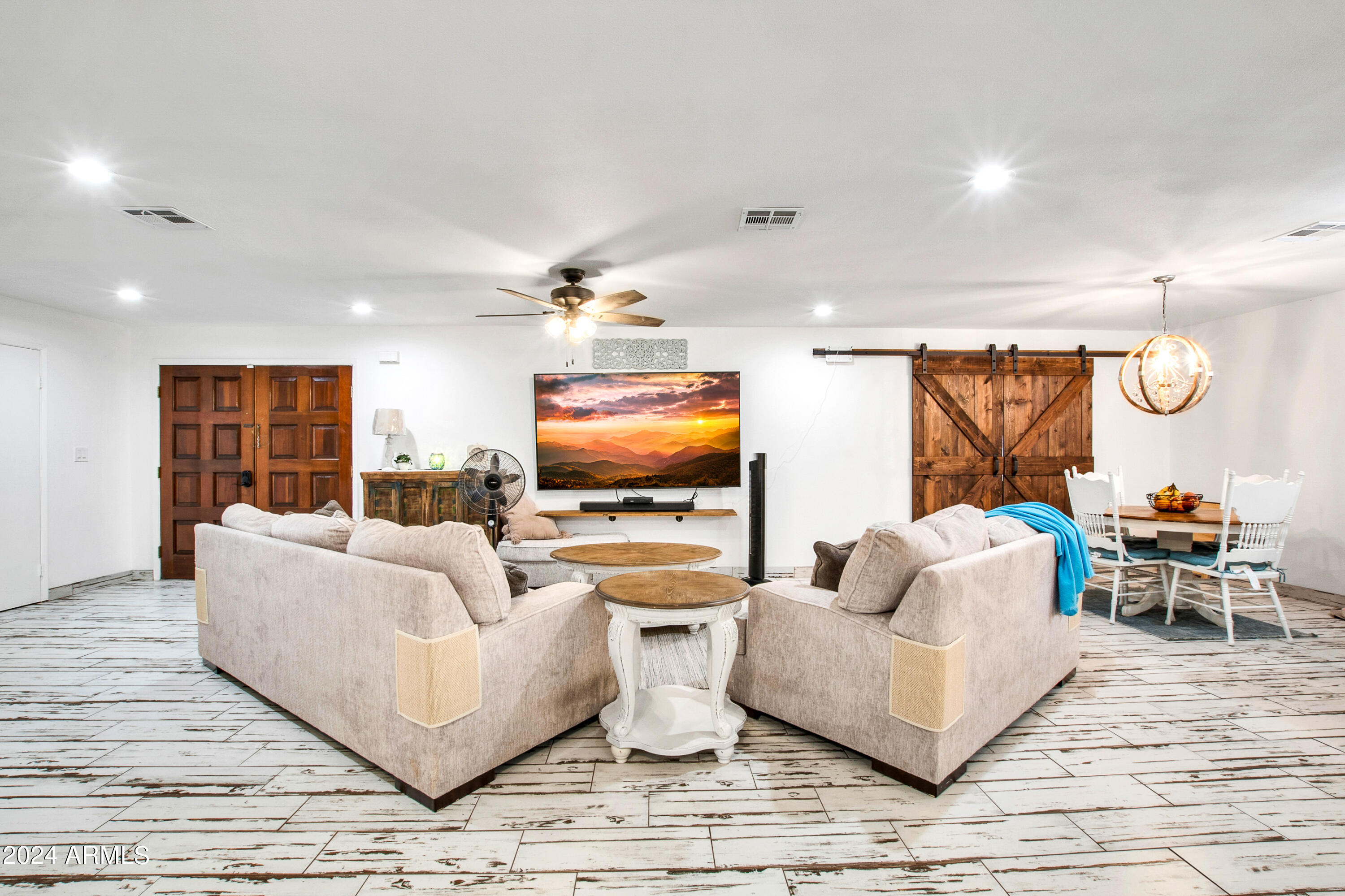 1618 E GREENWAY Street