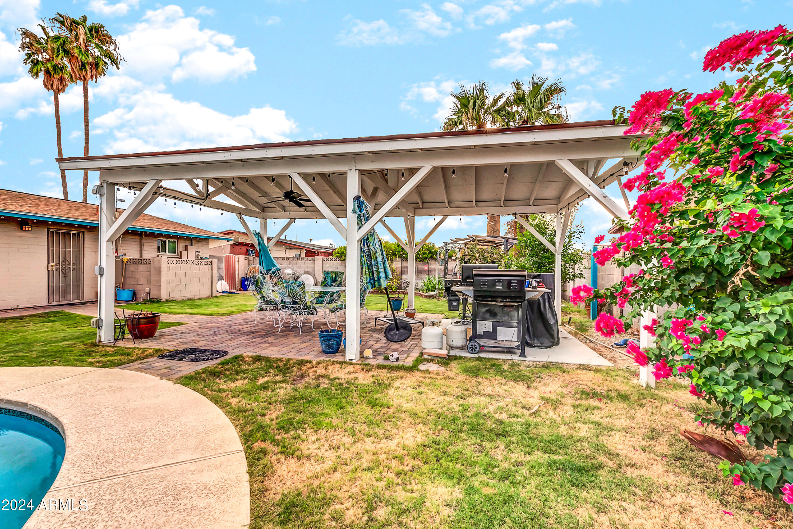 1618 E GREENWAY Street