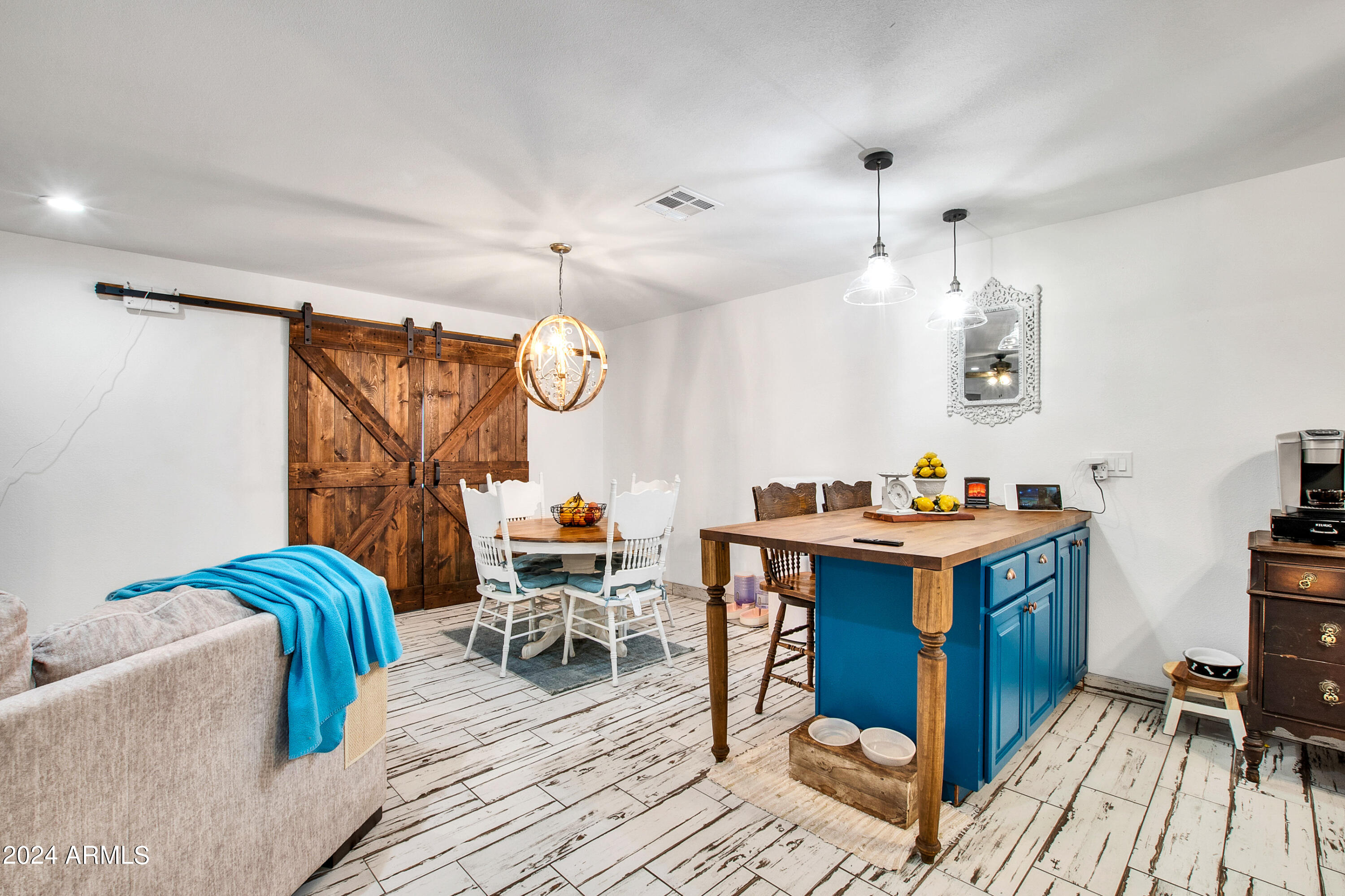 1618 E GREENWAY Street