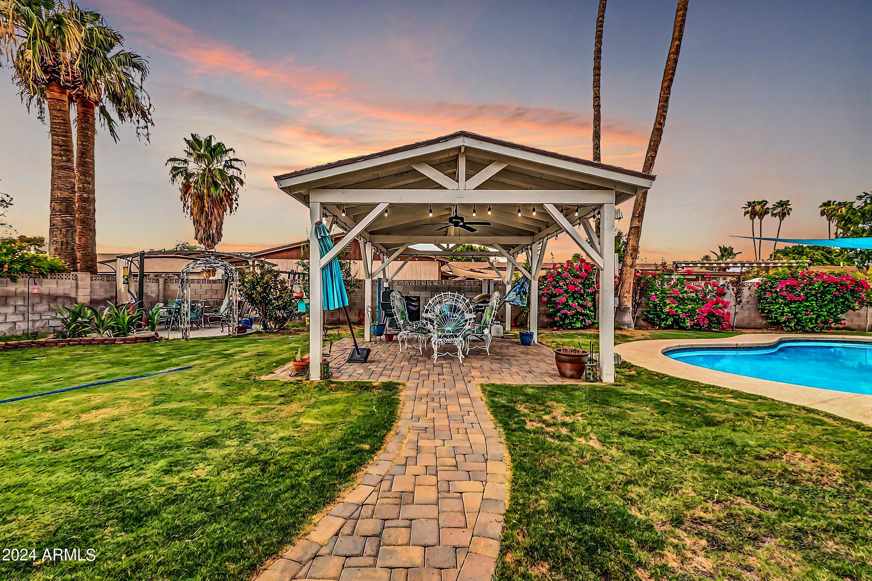 1618 E GREENWAY Street