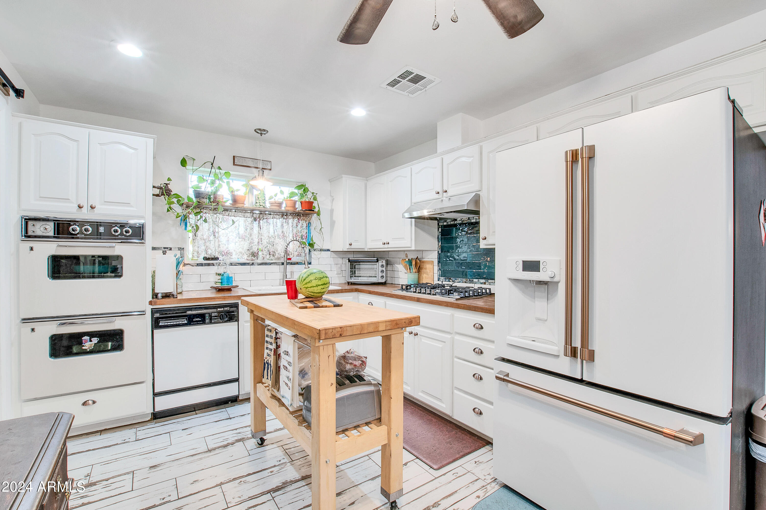 1618 E GREENWAY Street