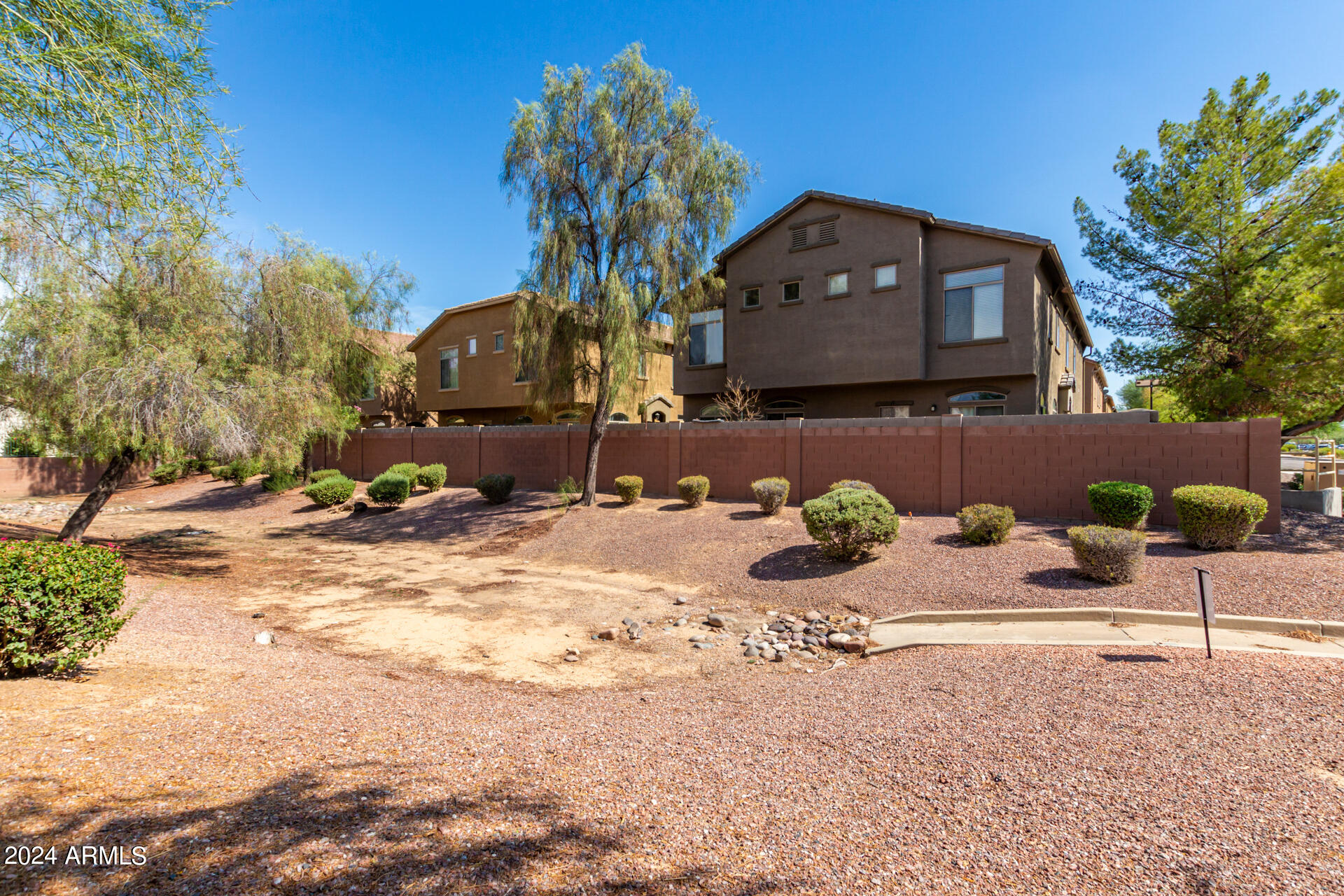 2109 E DANBURY Road