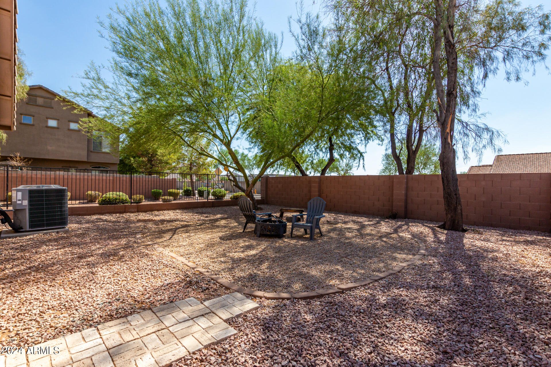 2109 E DANBURY Road
