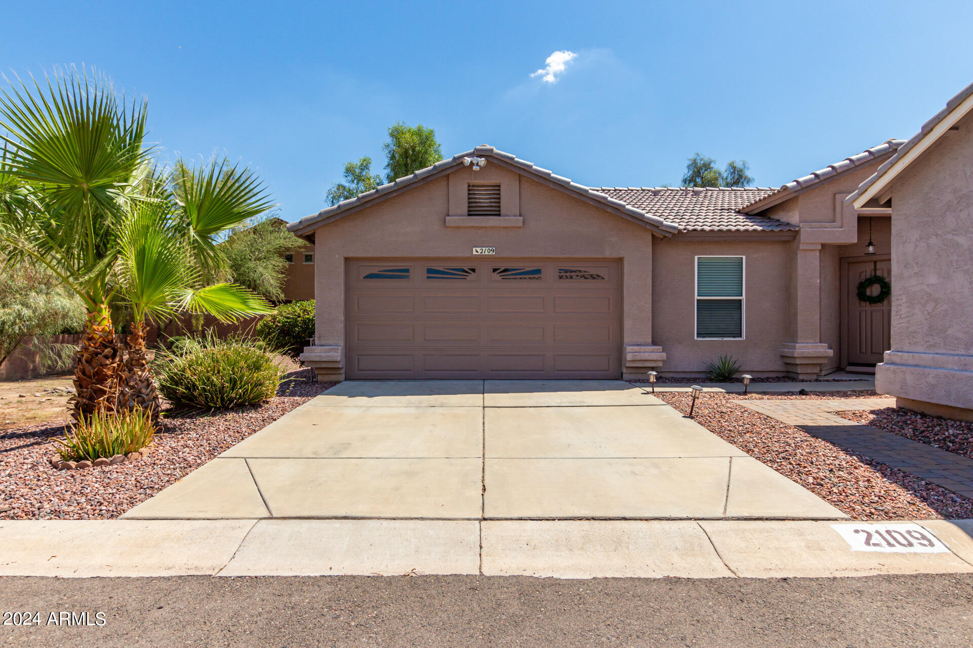 2109 E DANBURY Road
