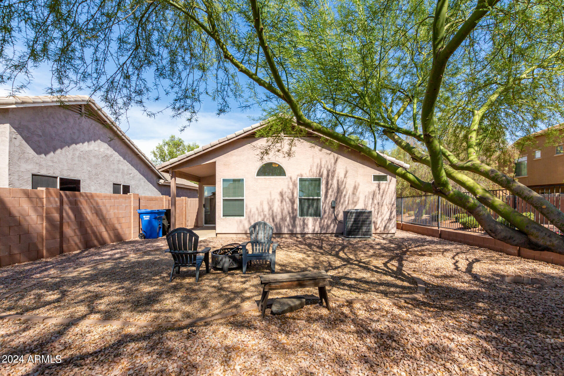 2109 E DANBURY Road