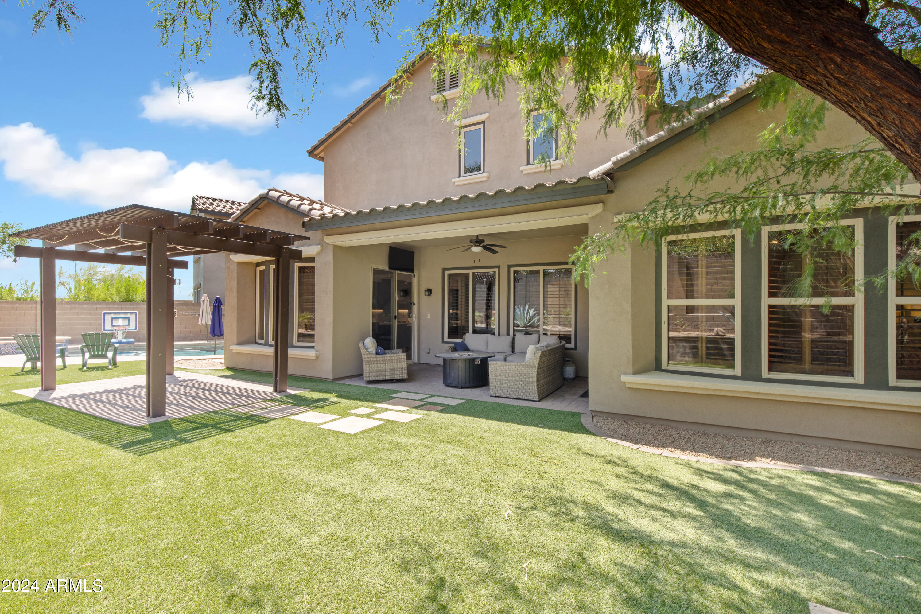 3916 E COVEY Lane