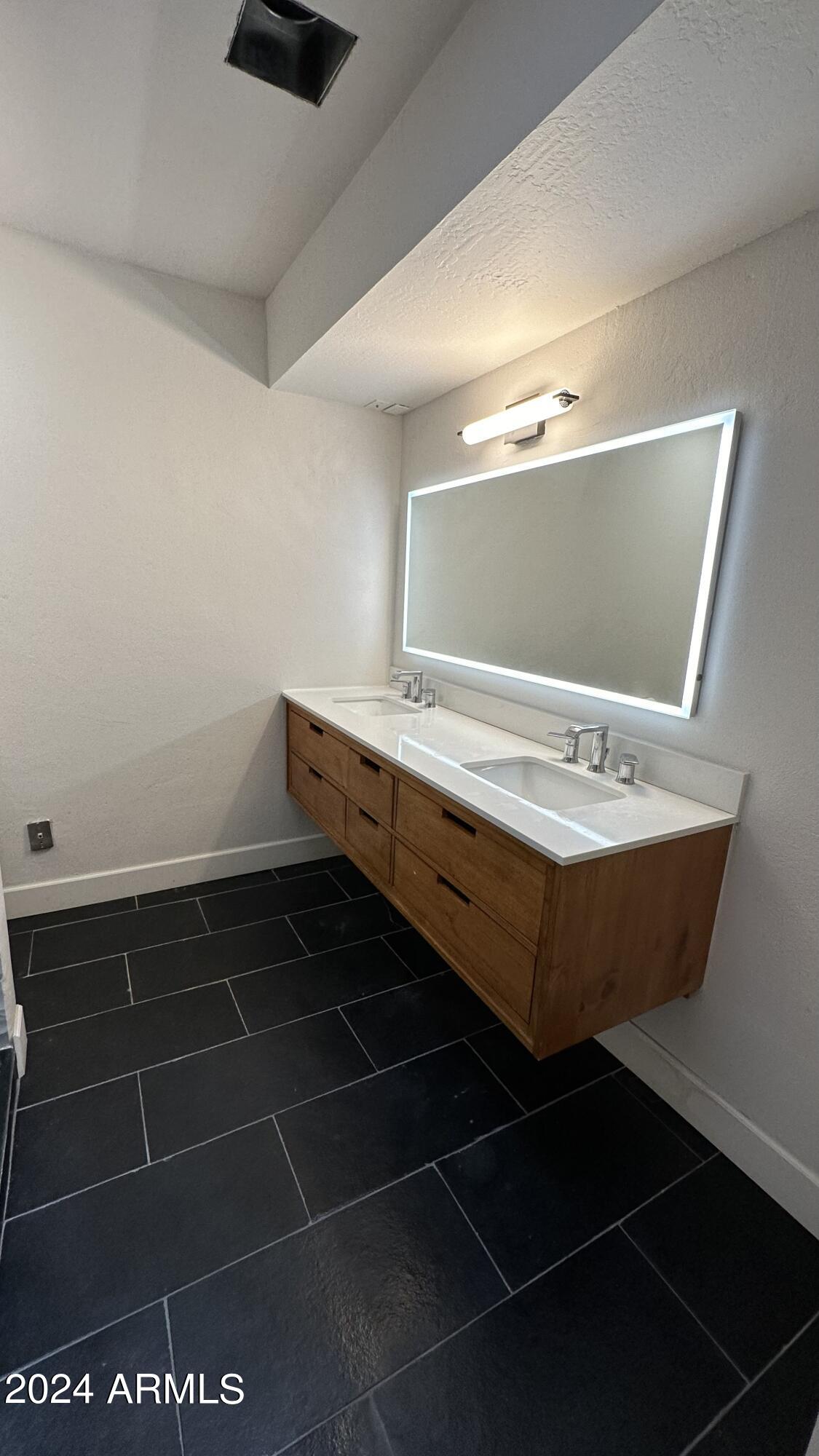 6203 E DESERT VISTA Trail