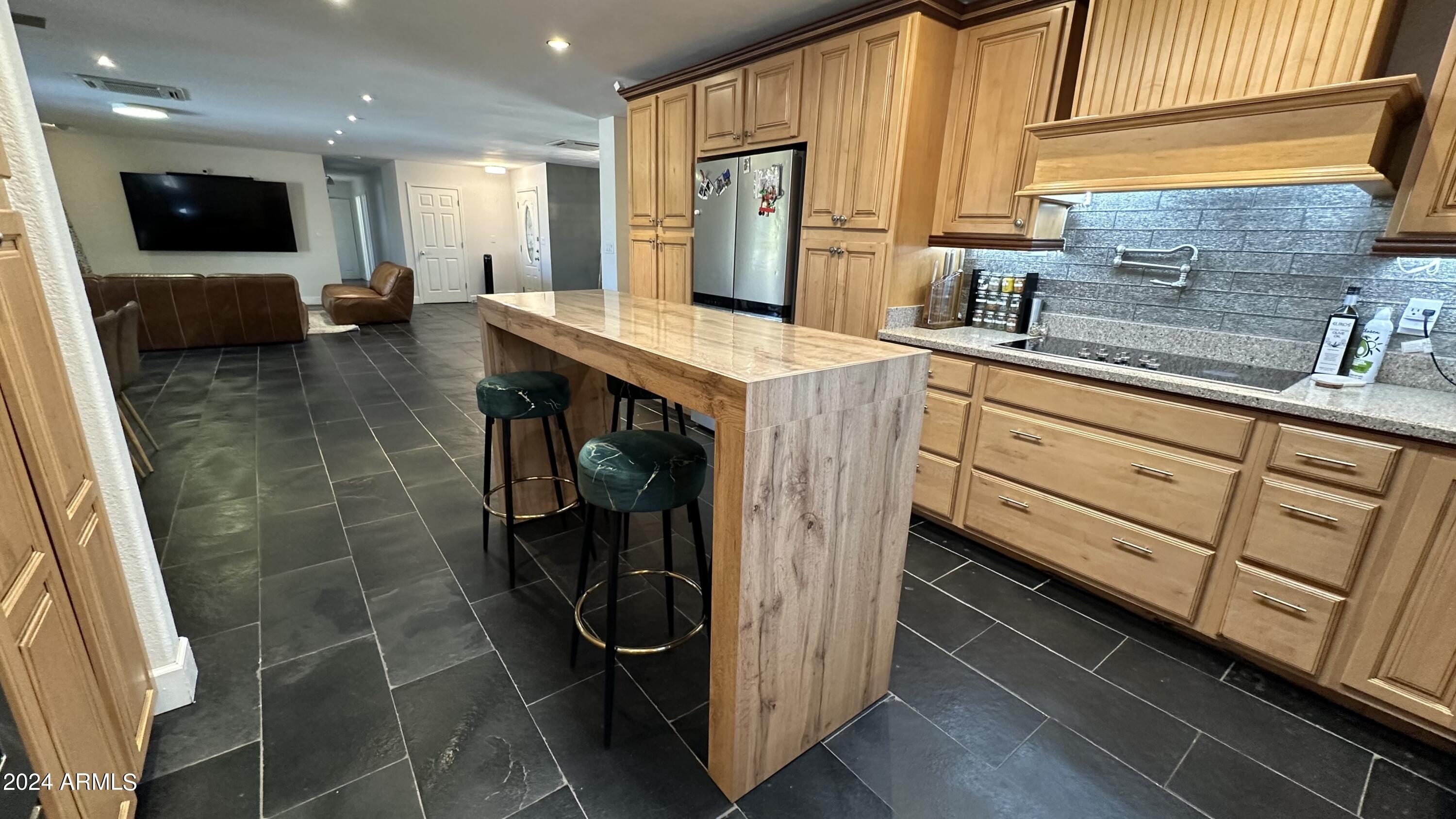 6203 E DESERT VISTA Trail