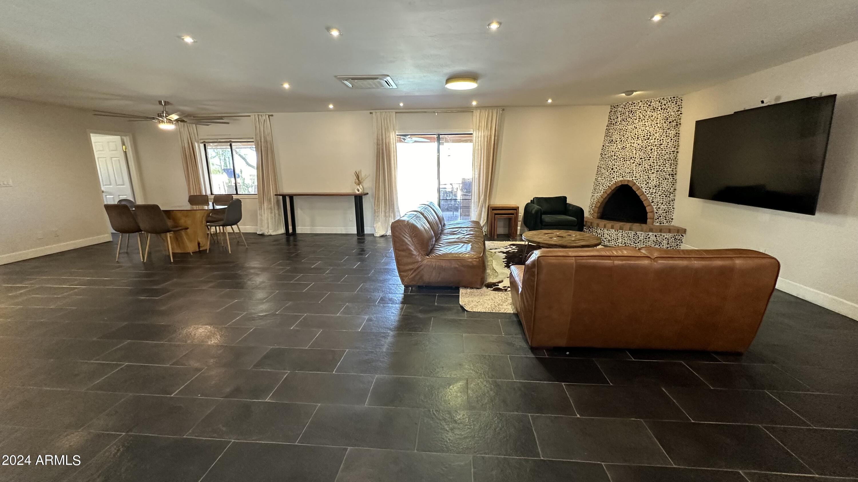 6203 E DESERT VISTA Trail