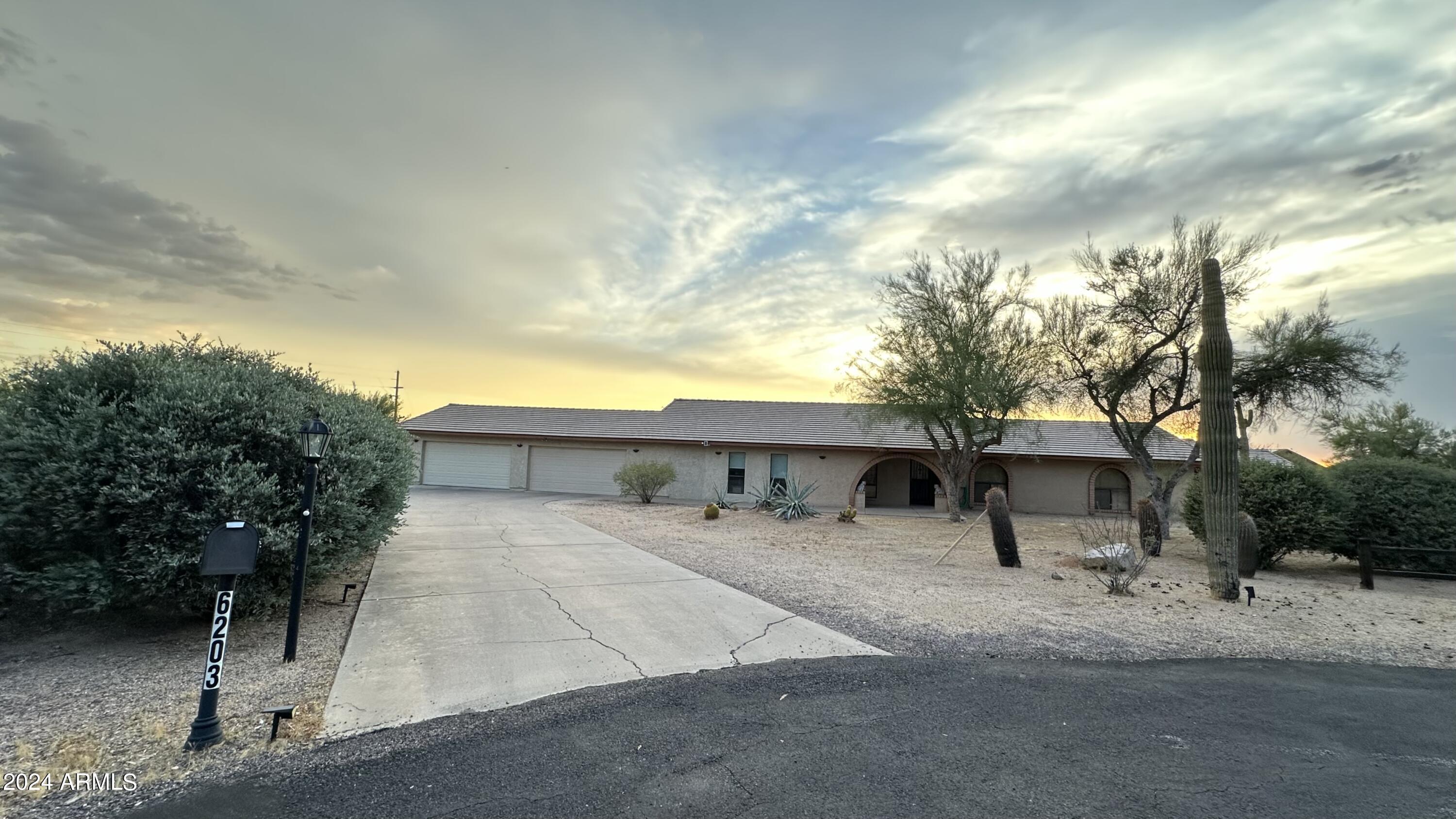 6203 E DESERT VISTA Trail
