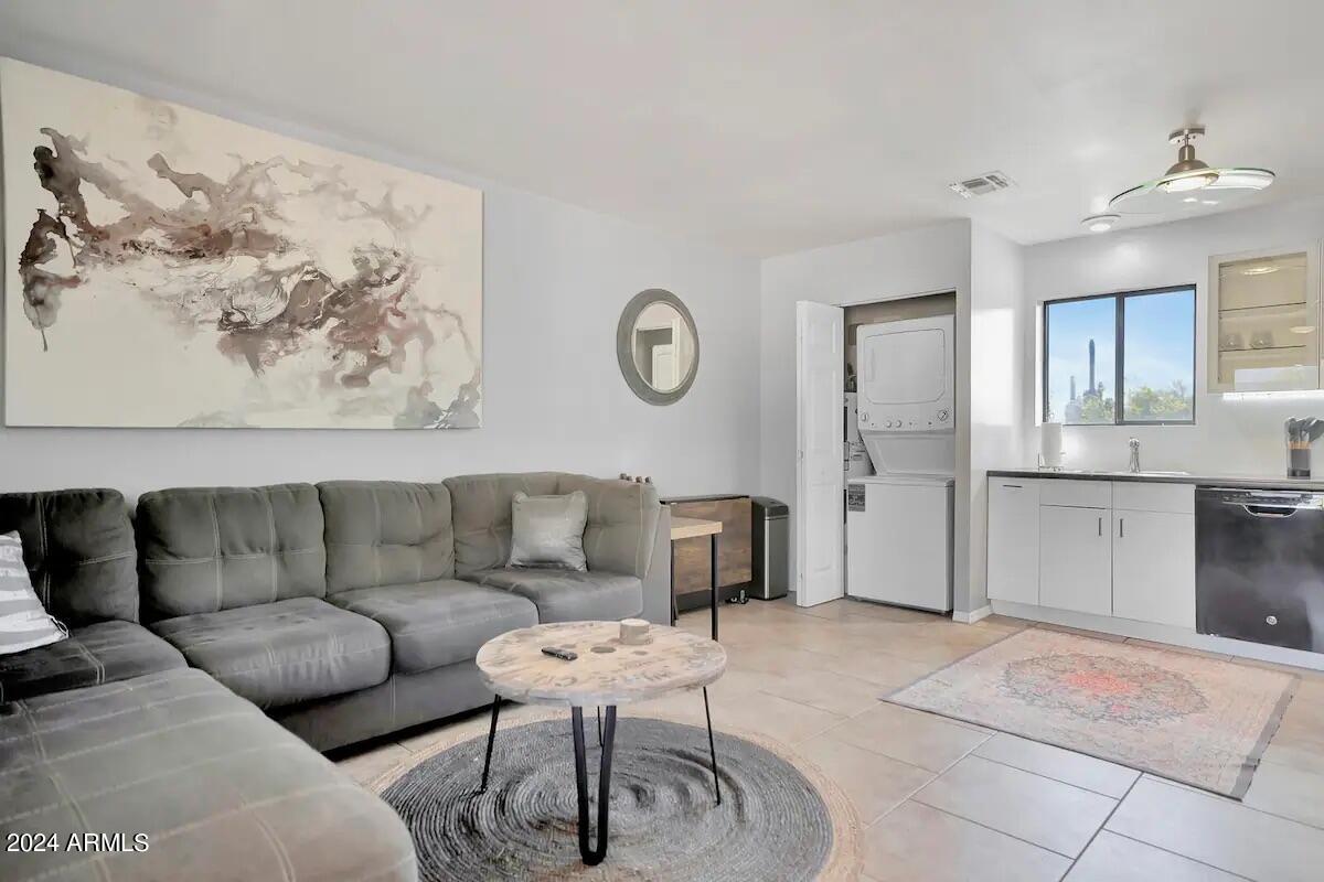 6203 E DESERT VISTA Trail