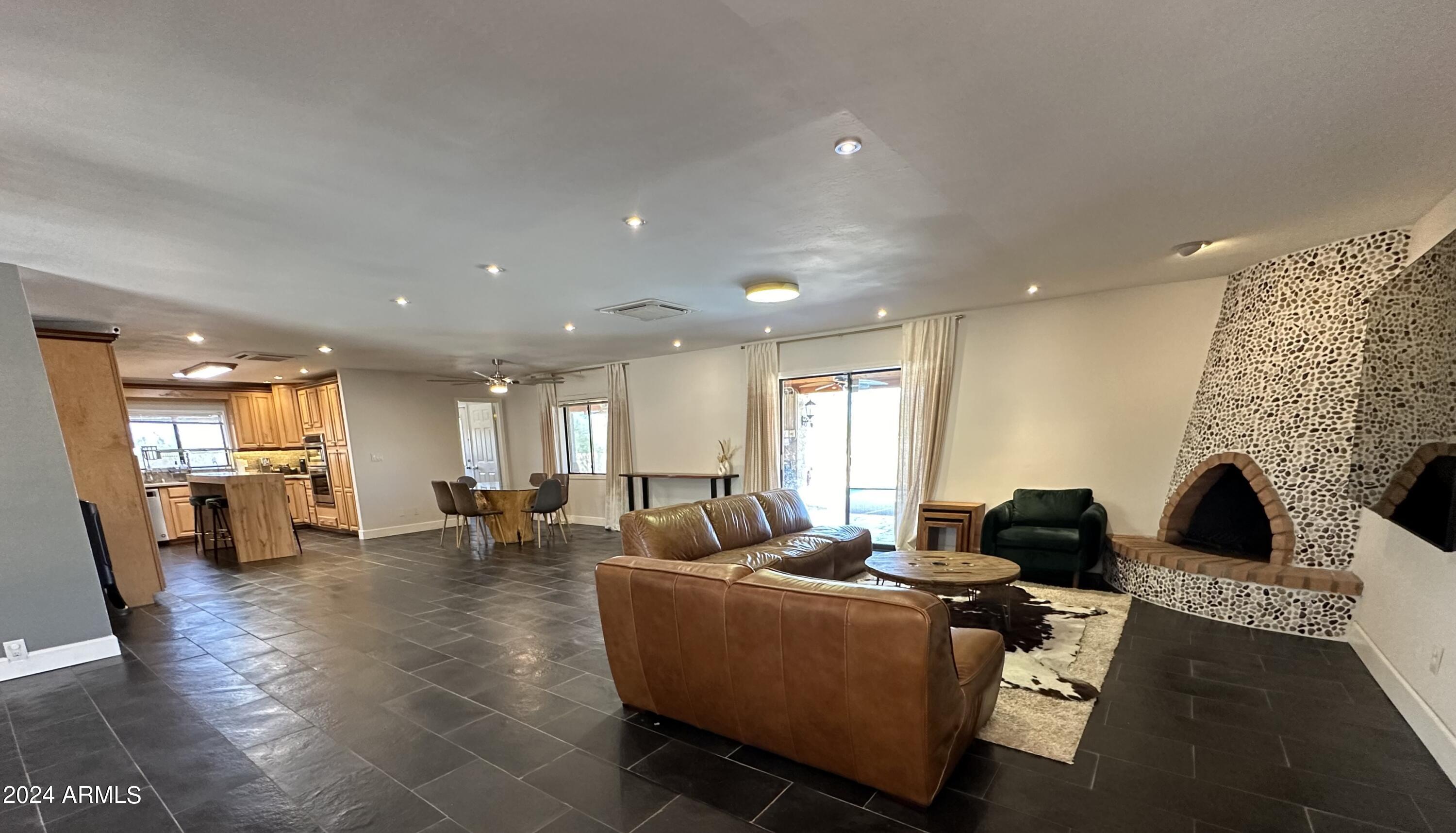 6203 E DESERT VISTA Trail