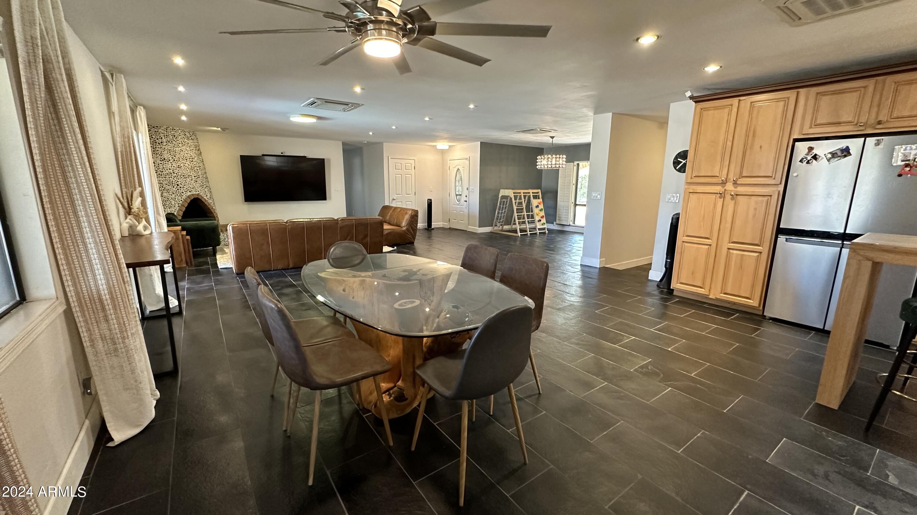 6203 E DESERT VISTA Trail