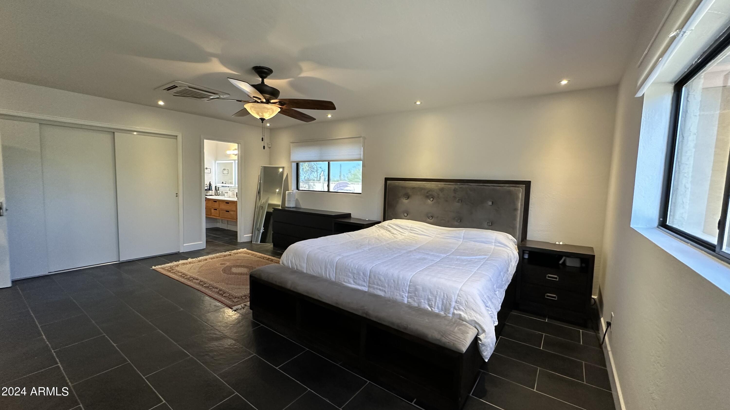 6203 E DESERT VISTA Trail