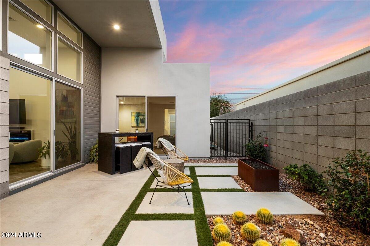 1822 E PALMAIRE Avenue